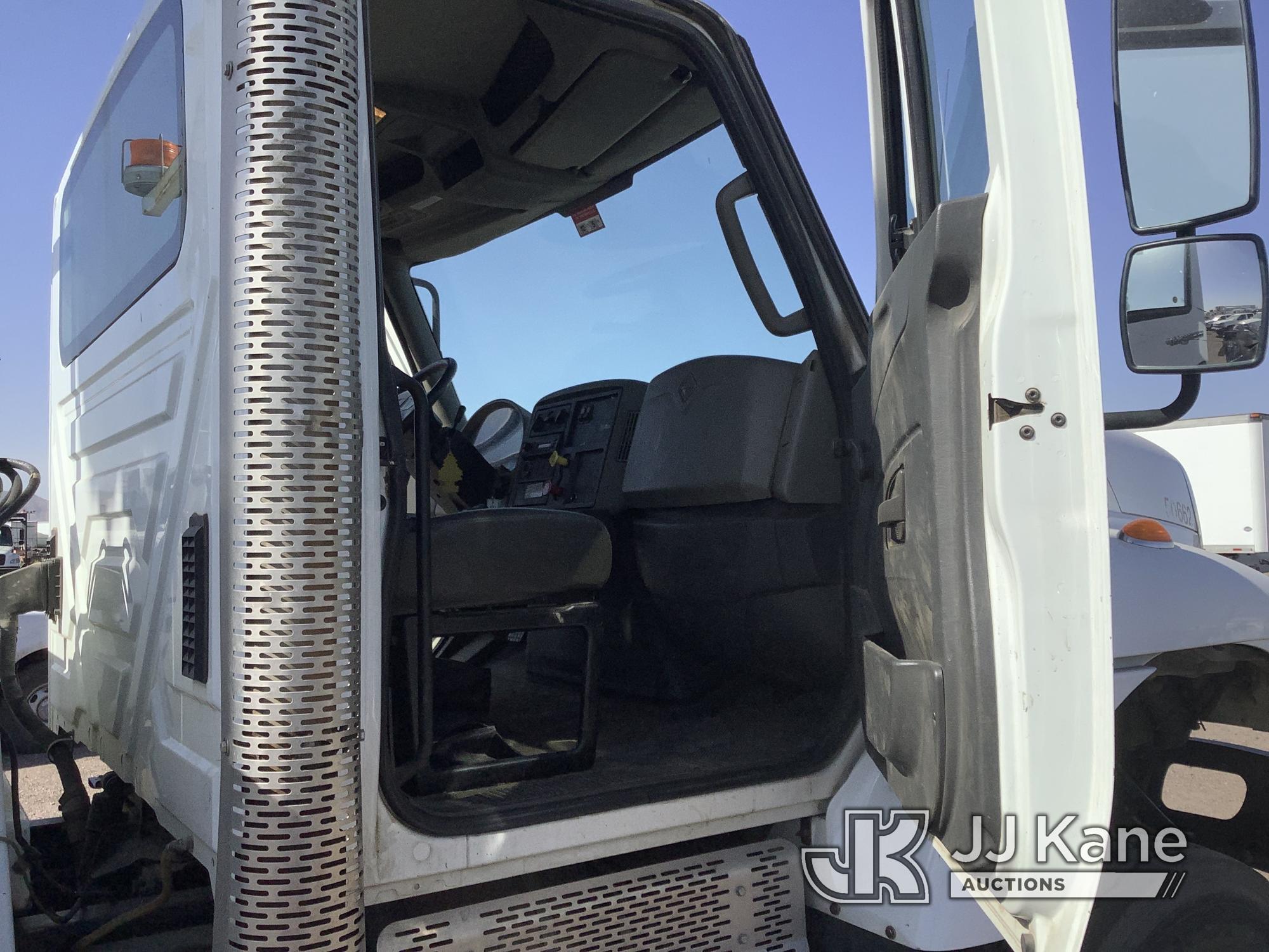 (Phoenix, AZ) Altec AM55, Over-Center Material Handling Bucket Truck mounted on 2014 International 7