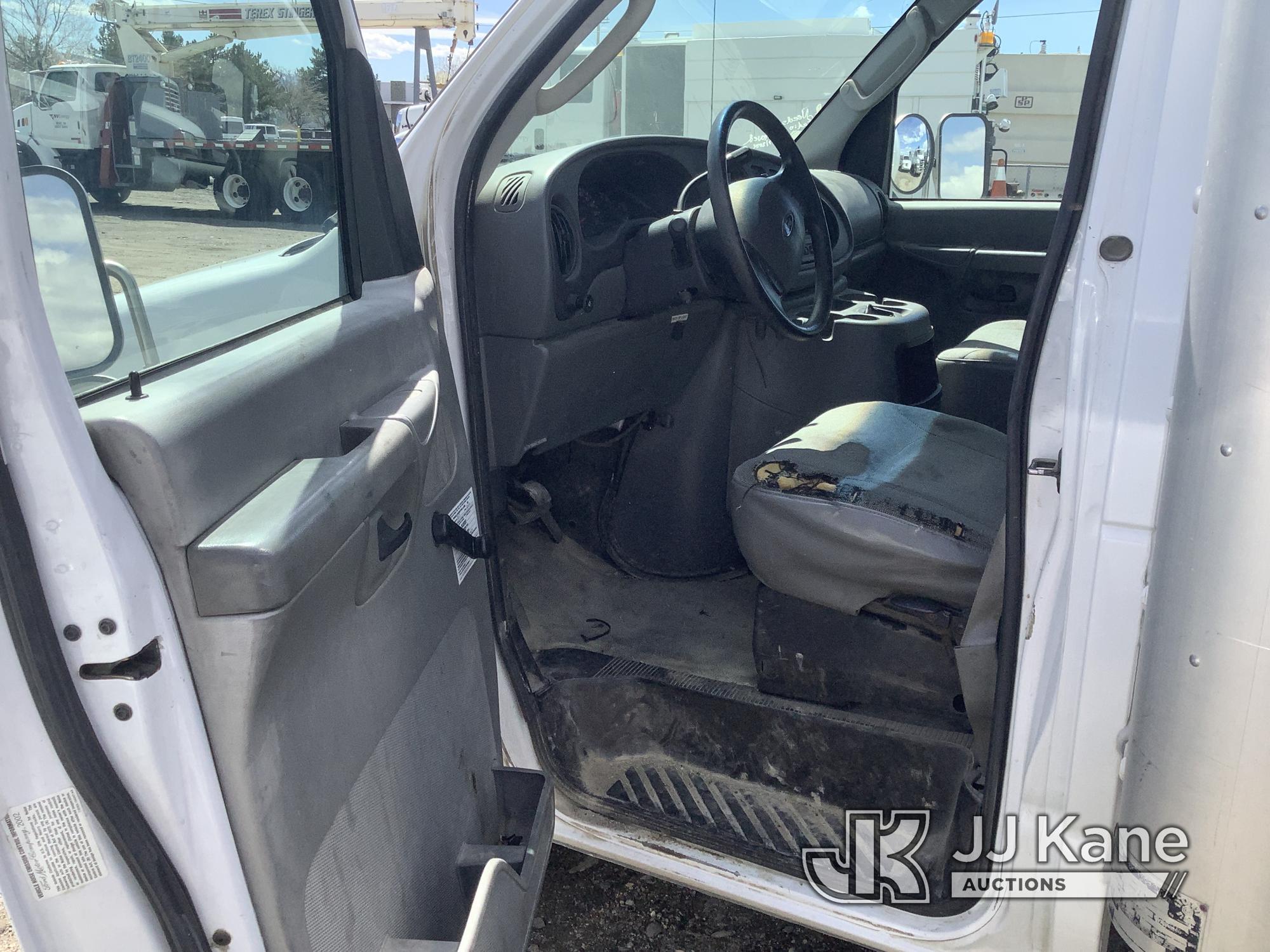 (Reno, NV) 2003 Ford E350 Cutaway Van Body Truck Runs & Moves) (Small Crack Passenger Side of Front