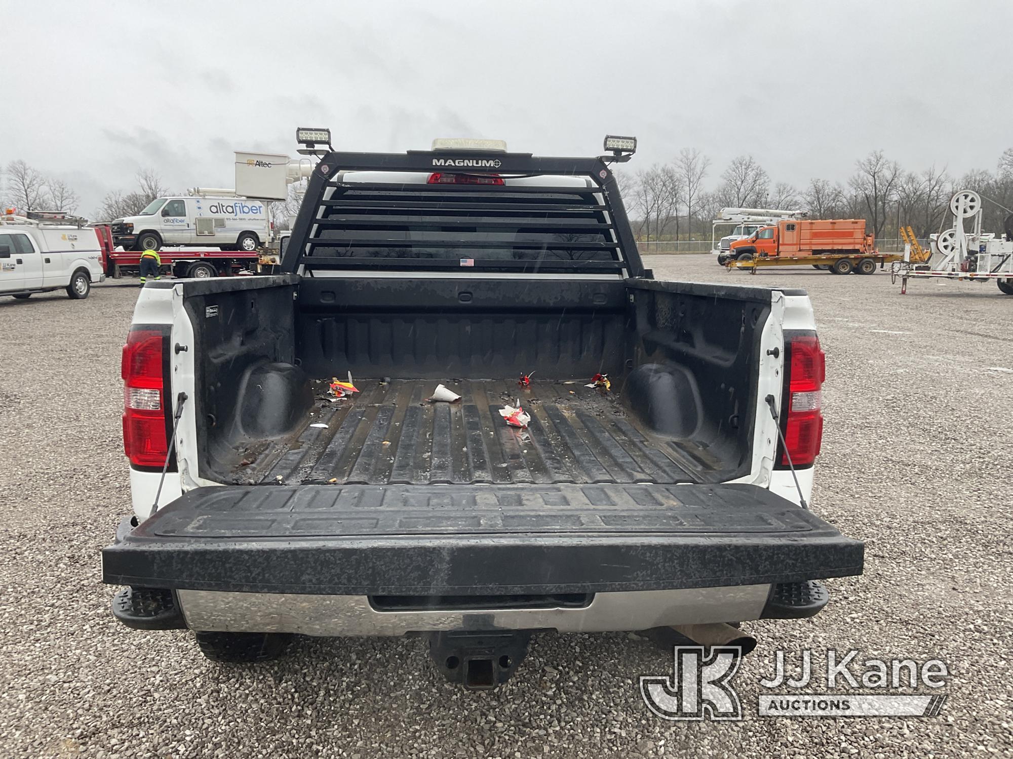 (Verona, KY) 2019 GMC Sierra 2500HD 4x4 Crew-Cab Pickup Truck Runs & Moves) (Runs Rough, Power Steer