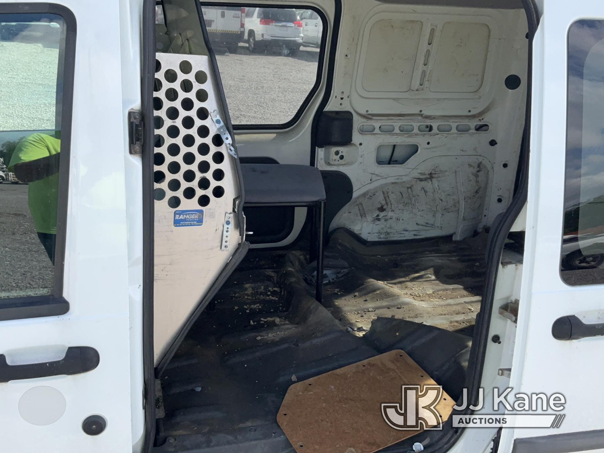 (Verona, KY) 2013 Ford Transit Connect Cargo Van Runs & Moves) (No Exhaust, Rust & Body Damage