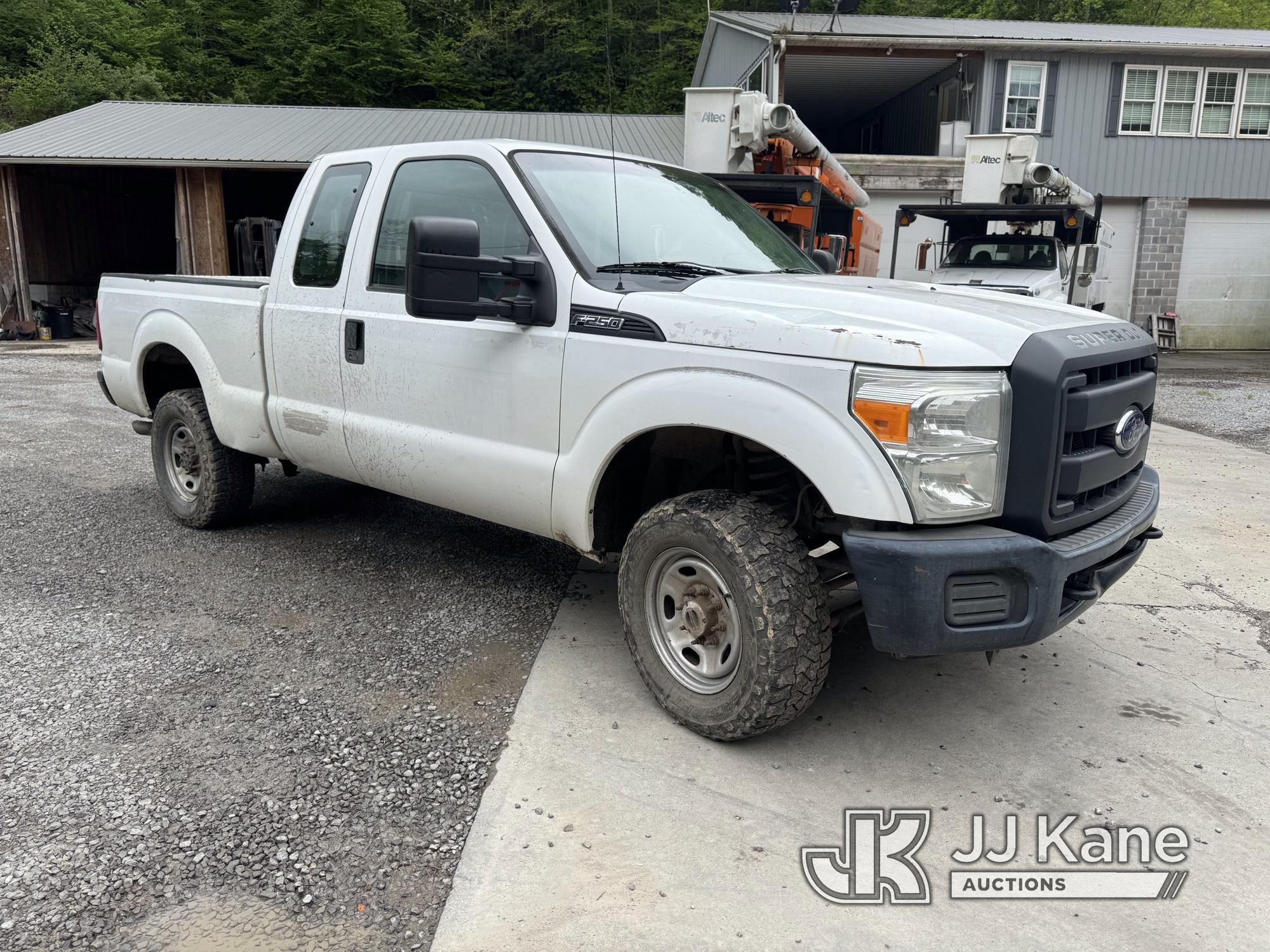 (Hanover, WV) 2015 Ford F250 4x4 Extended-Cab Pickup Truck Runs & Moves) (Jump To Start, Minor Body