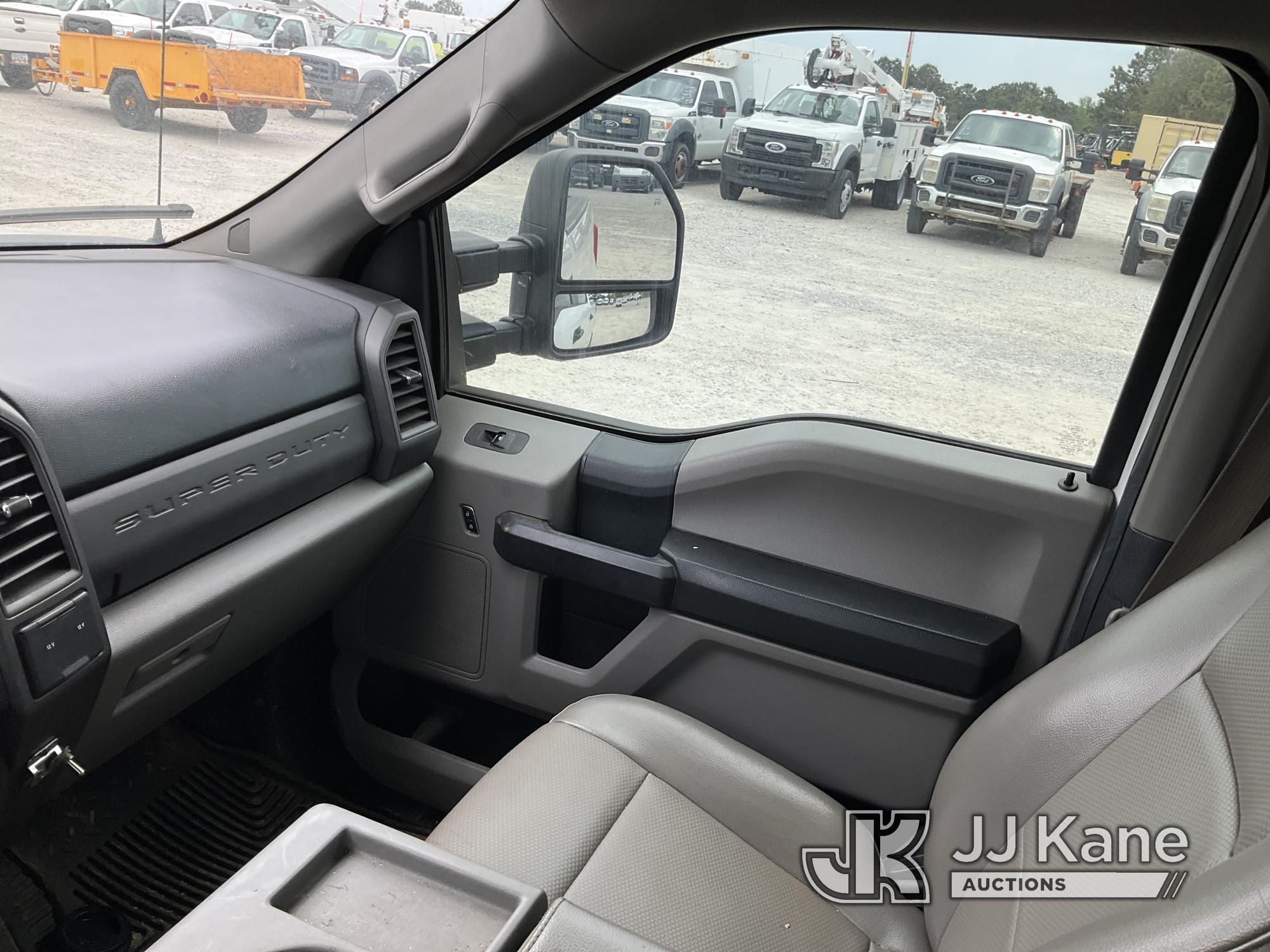 (Villa Rica, GA) 2017 Ford F250 4x4 Crew-Cab Pickup Truck Runs & Moves) (Check Engine Light On, Airb