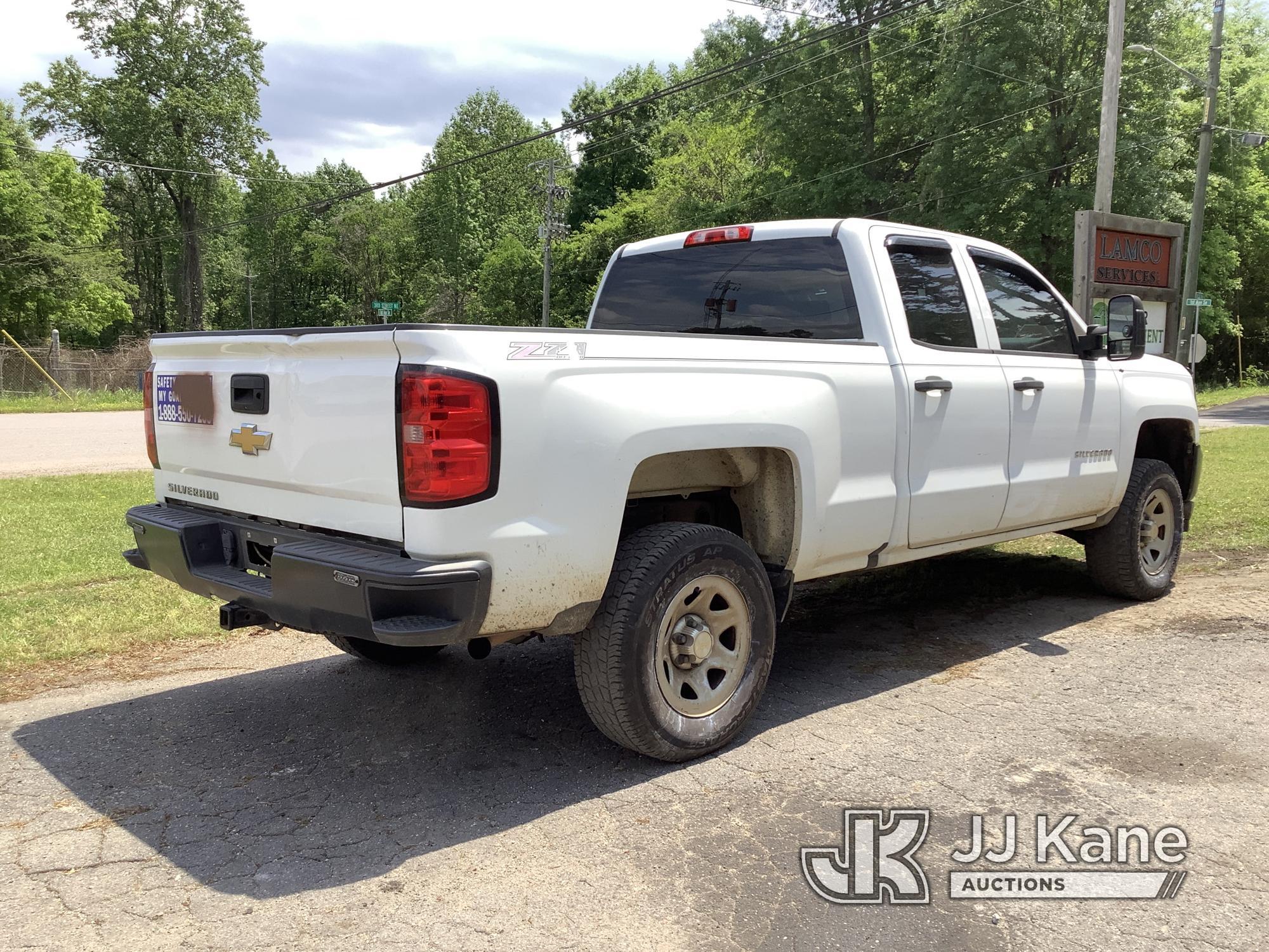 (Graysville, AL) 2017 Chevrolet Silverado 1500 4x4 Extended-Cab Pickup Truck Runs & Moves) (Engine P