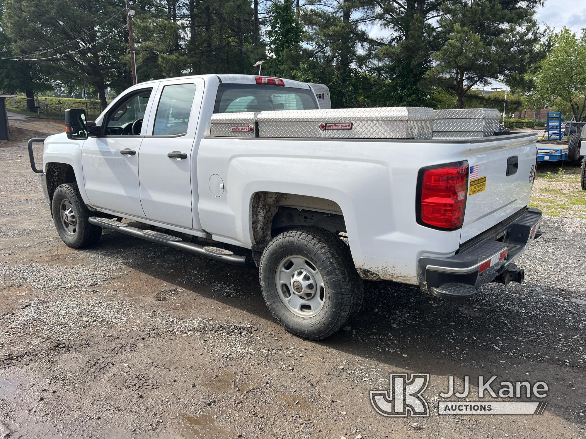 (Charlotte, NC) 2018 Chevrolet Silverado 2500HD 4x4 Extended-Cab Pickup Truck Runs & Moves) (Paint/B