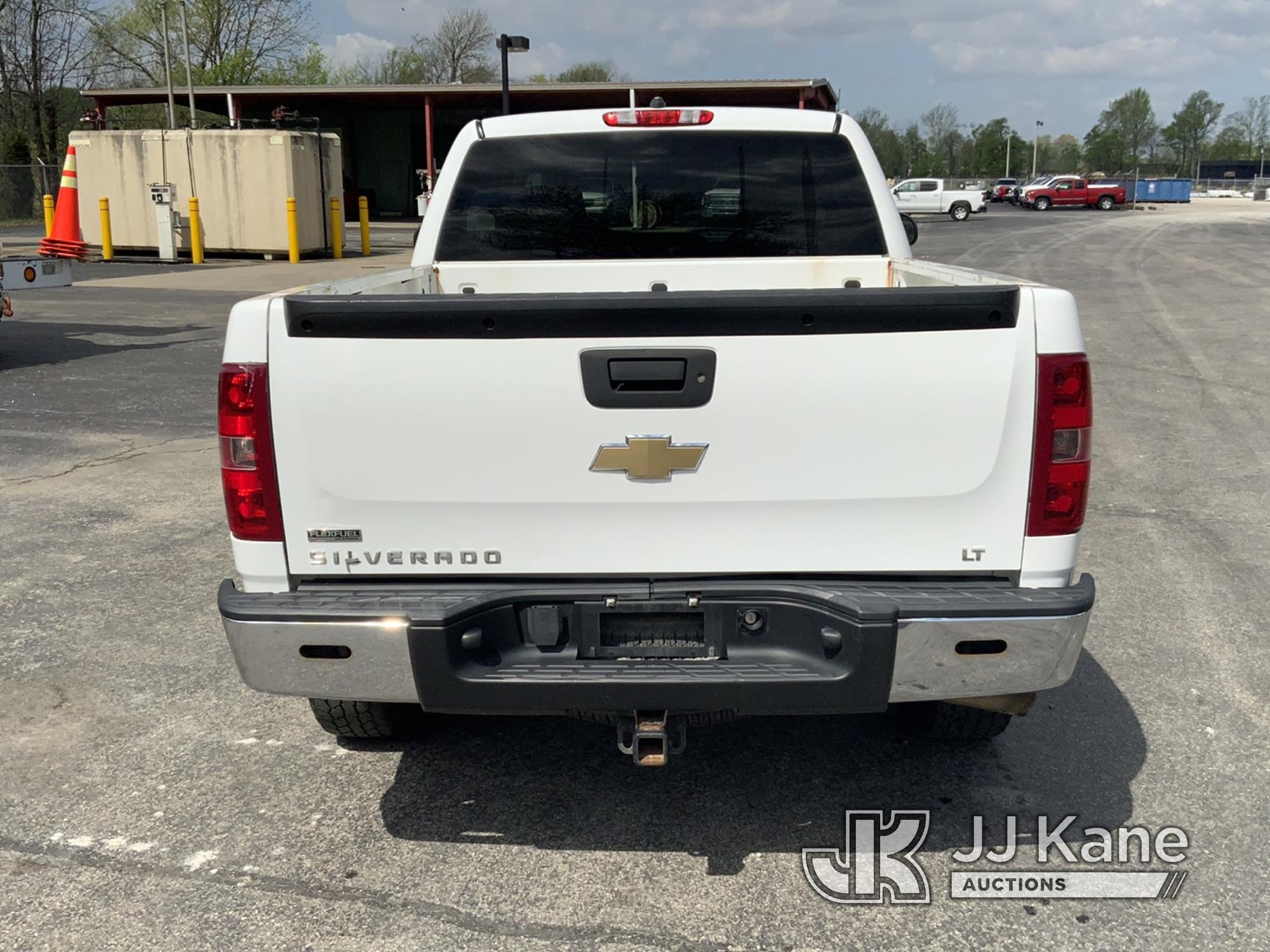 (Owensboro, KY) 2011 Chevrolet Silverado 1500 4x4 Extended-Cab Pickup Truck Runs & Moves) (Service A