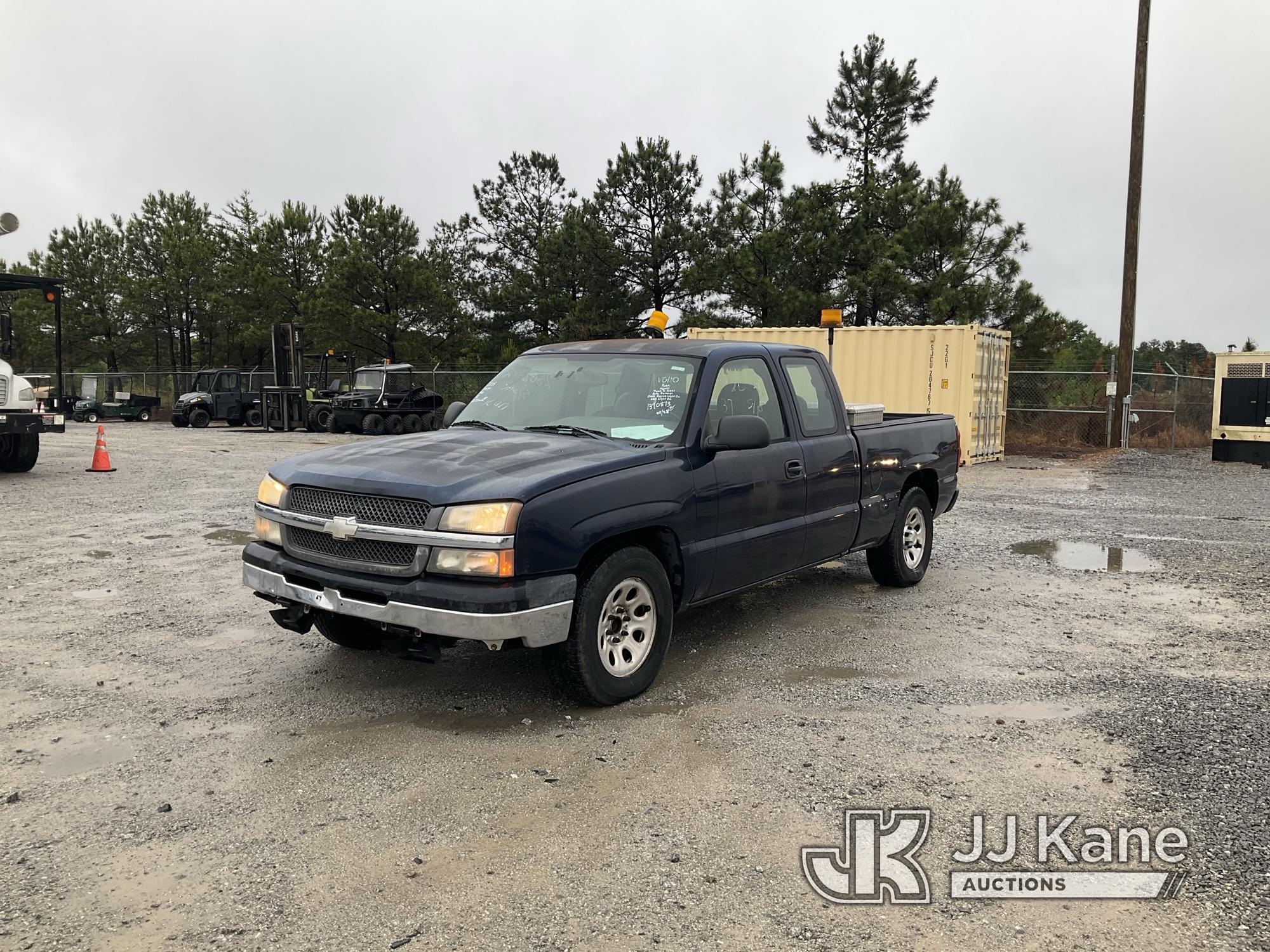 (Villa Rica, GA) 2005 Chevrolet Silverado 1500 Extended-Cab Pickup Truck Runs & Moves) (Jump To Star