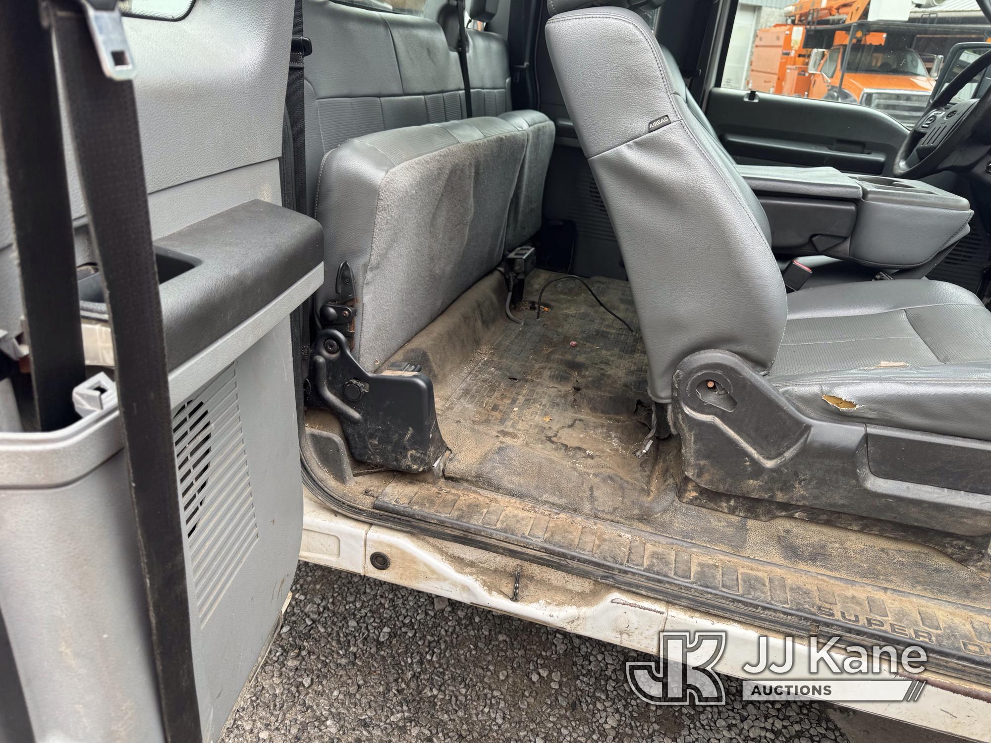 (Hanover, WV) 2015 Ford F250 4x4 Extended-Cab Pickup Truck Runs & Moves) (Jump To Start, Minor Body