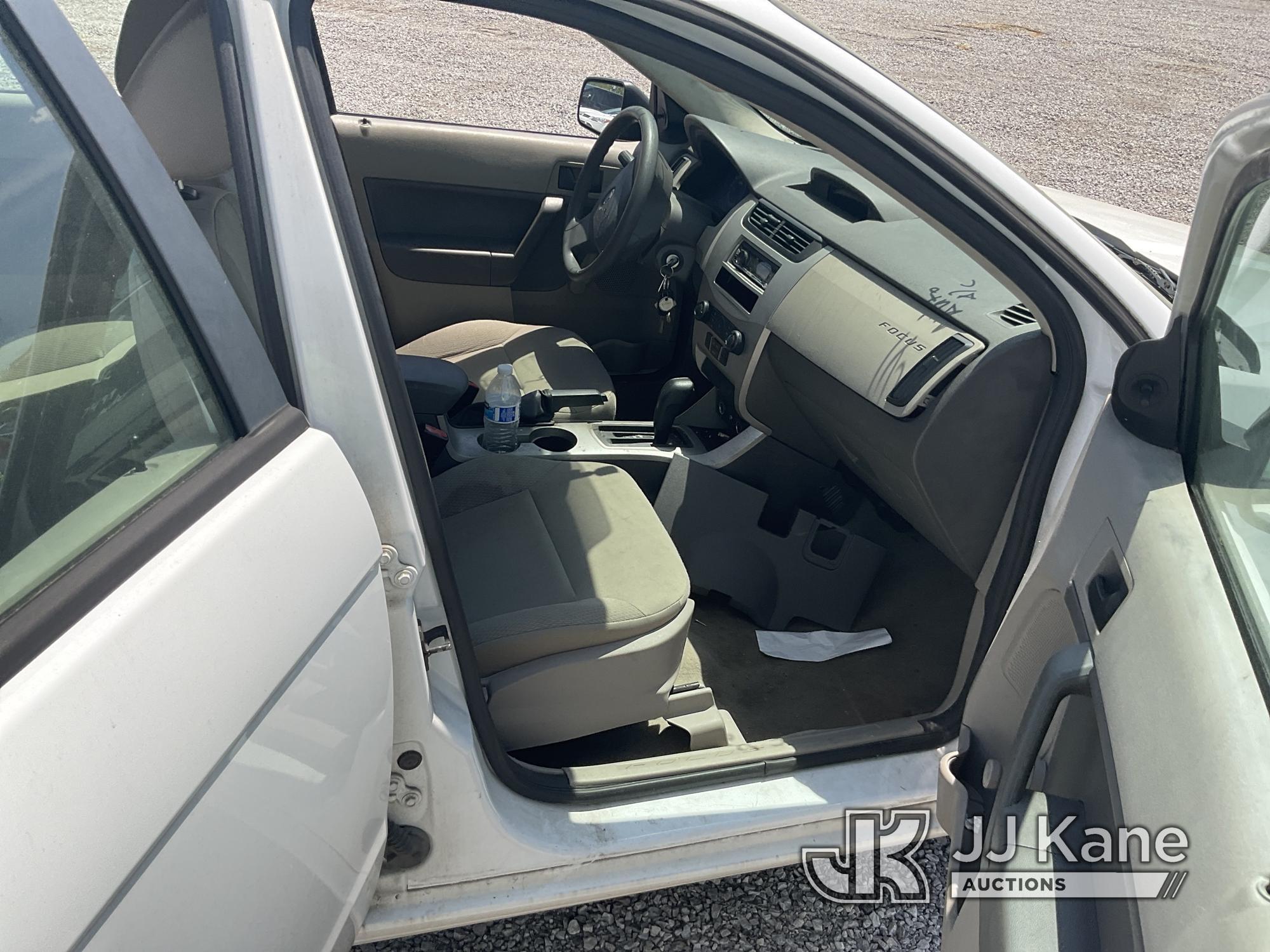 (Verona, KY) 2008 Ford Focus SE 4-Door Sedan Runs & Moves) ( Flat Left Front Tire, Off The Bead, Hol