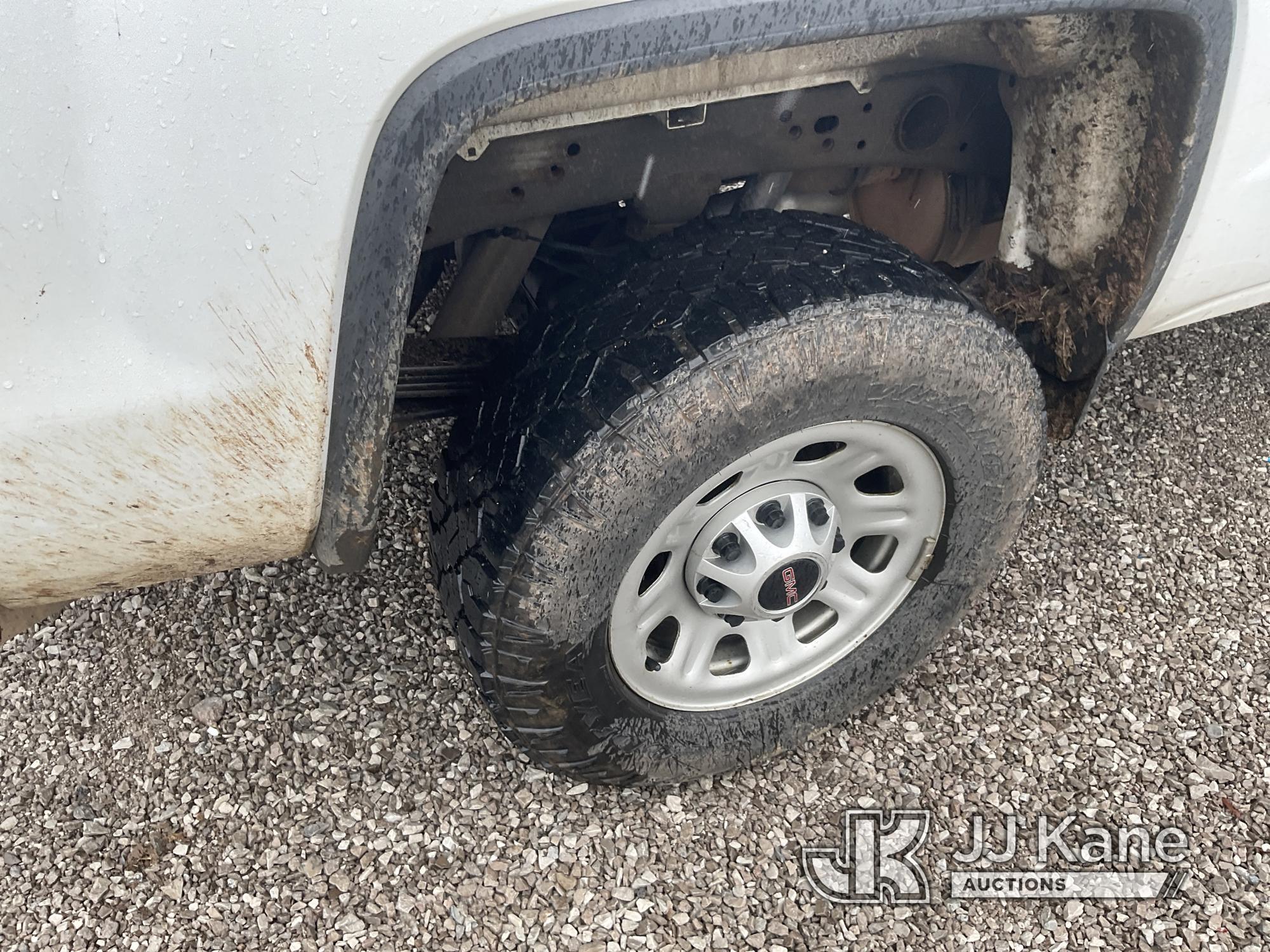 (Verona, KY) 2019 GMC Sierra 2500HD 4x4 Crew-Cab Pickup Truck Runs & Moves) (Runs Rough, Power Steer