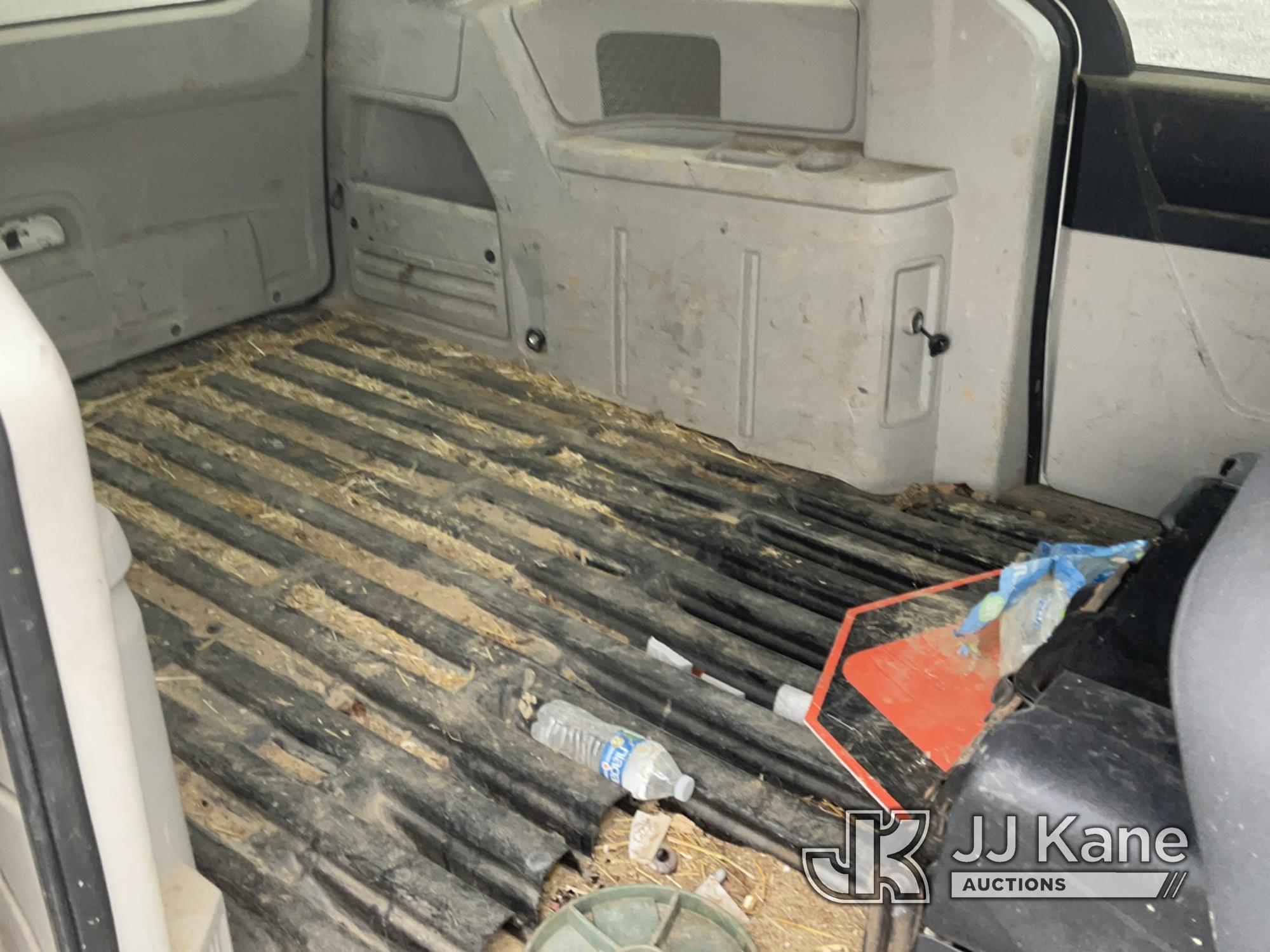 (Verona, KY) 2010 Dodge Grand Caravan Van Runs & Moves) (Rust Damage, Exhaust Leak, Shifter Knob Mis