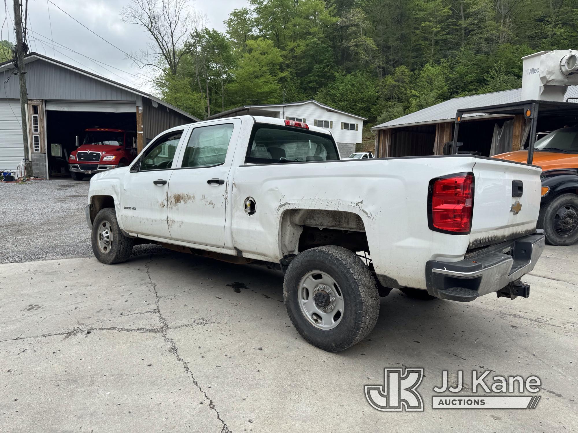 (Hanover, WV) 2019 Chevrolet Silverado 2500HD 4x4 Crew-Cab Pickup Truck Runs) (Wrecked, Airbags Depl