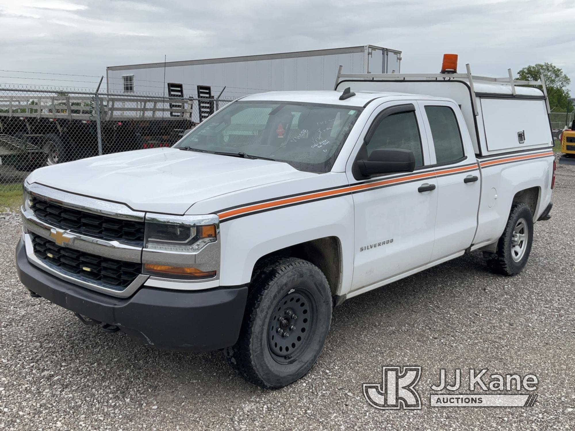 (Verona, KY) 2017 Chevrolet Silverado 1500 4x4 Crew-Cab Pickup Truck Runs & Moves) (Check Engine Lig