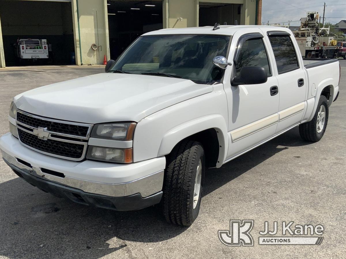 (Owensboro, KY) 2006 Chevrolet Silverado 1500 4x4 Crew-Cab Pickup Truck Runs & Moves) (Check Engine