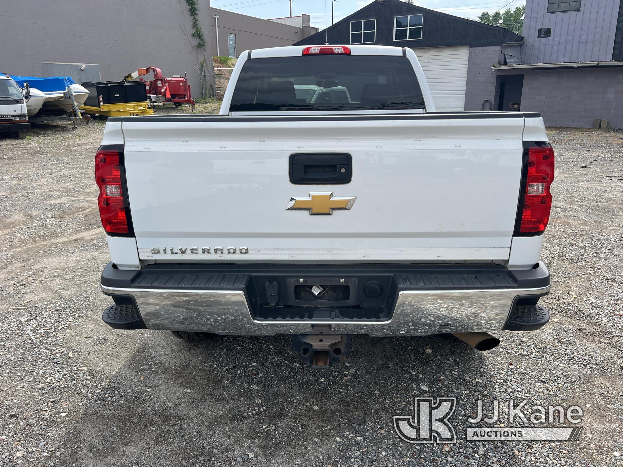 (Charlotte, NC) 2017 Chevrolet Silverado 2500HD 4x4 Extended-Cab Pickup Truck Runs & Moves) (Windshi