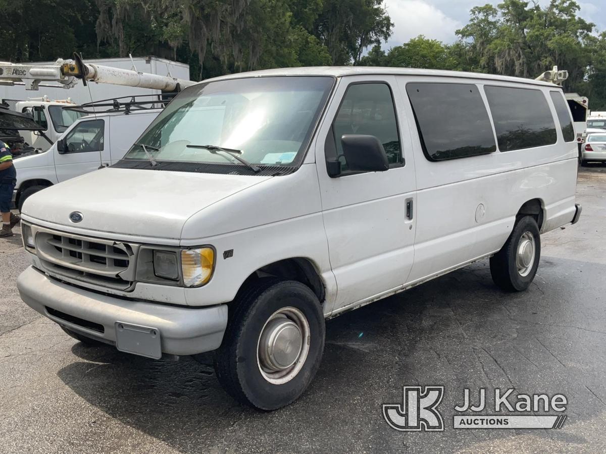 (Ocala, FL) 1999 Ford E350 Extended Passenger Van Runs, Moves, Service Engine Light On) ( Minor Body