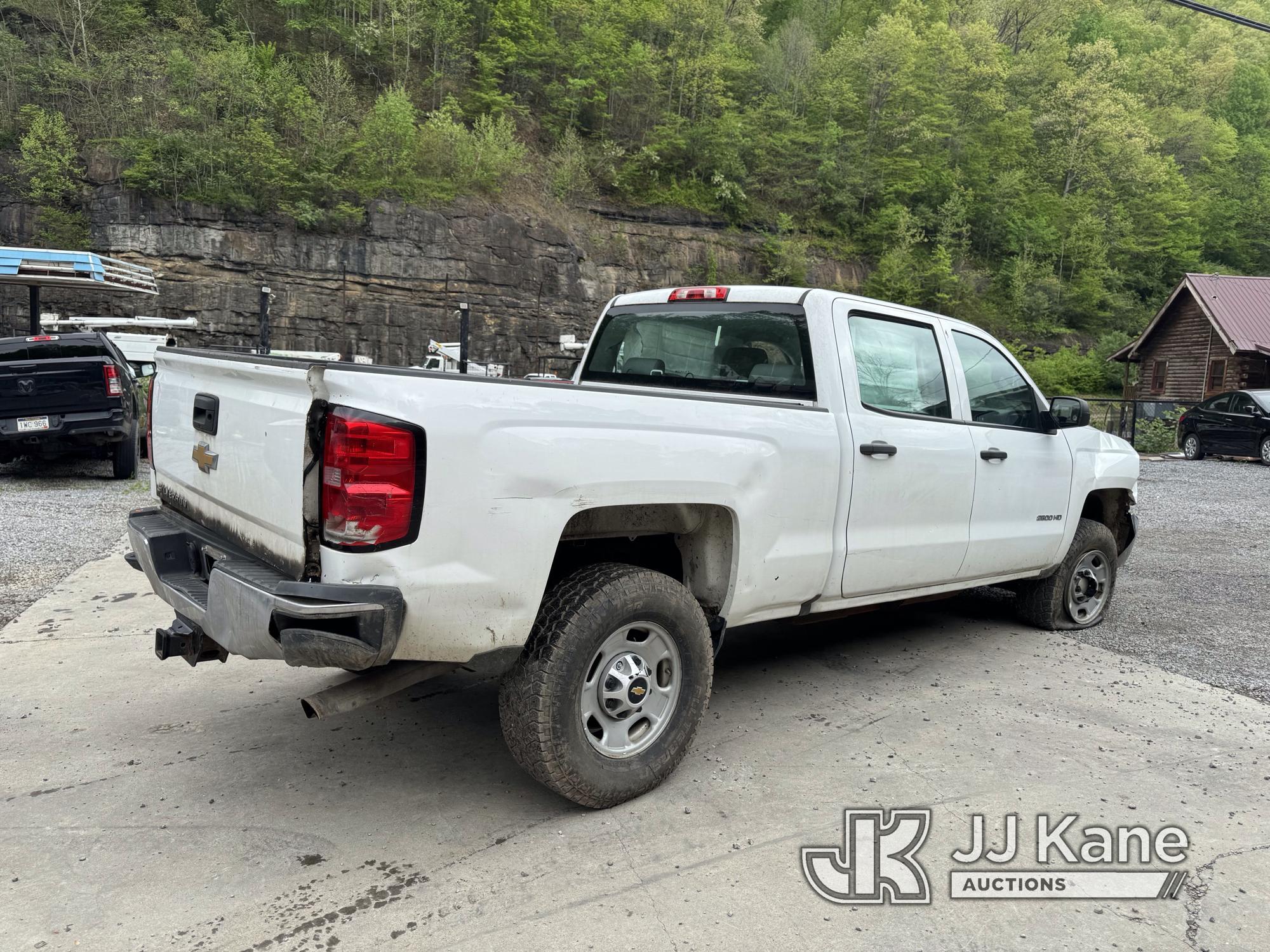 (Hanover, WV) 2019 Chevrolet Silverado 2500HD 4x4 Crew-Cab Pickup Truck Runs) (Wrecked, Airbags Depl