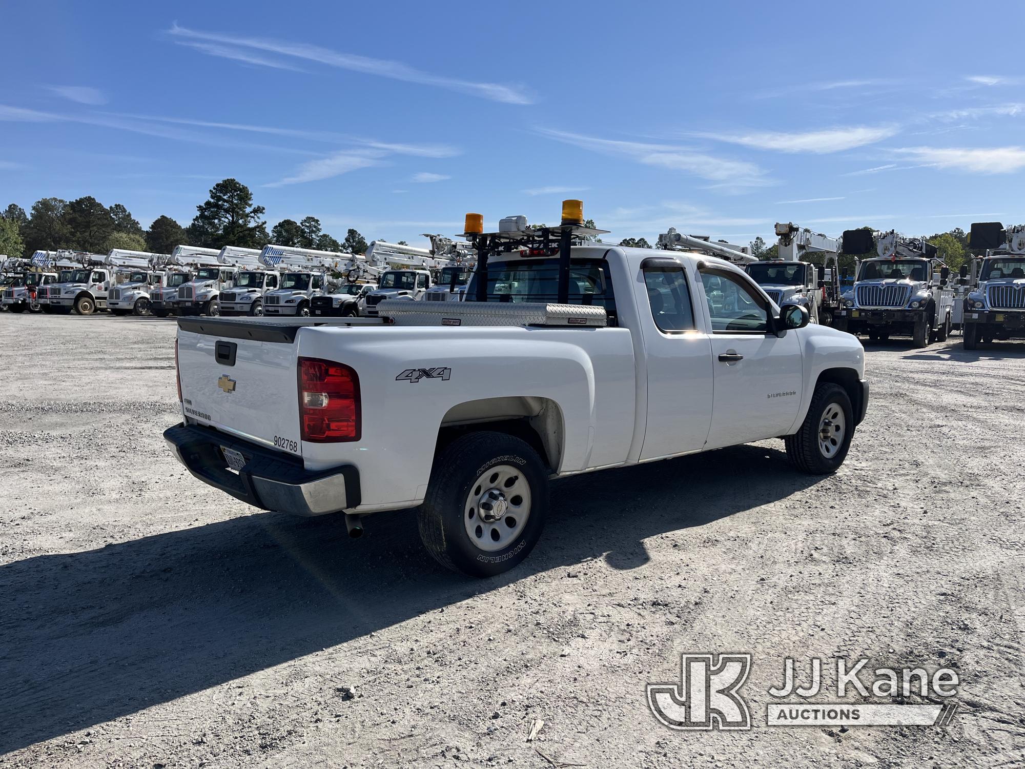 (Chester, VA) 2011 Chevrolet Silverado 1500 4x4 Extended-Cab Pickup Truck Runs & Moves