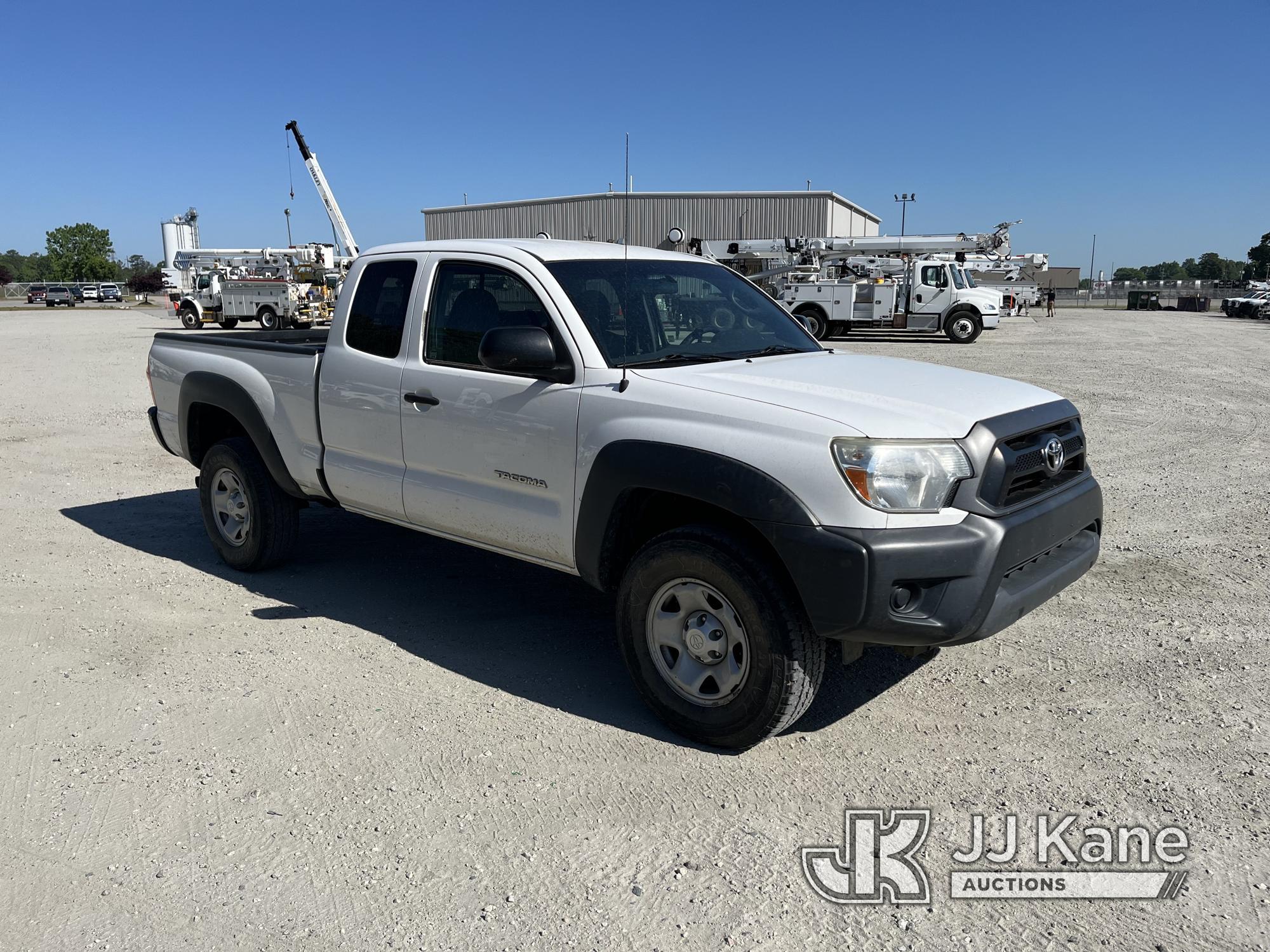 (Chester, VA) 2015 Toyota Tacoma 4x4 Extended-Cab Pickup Truck Runs & Moves