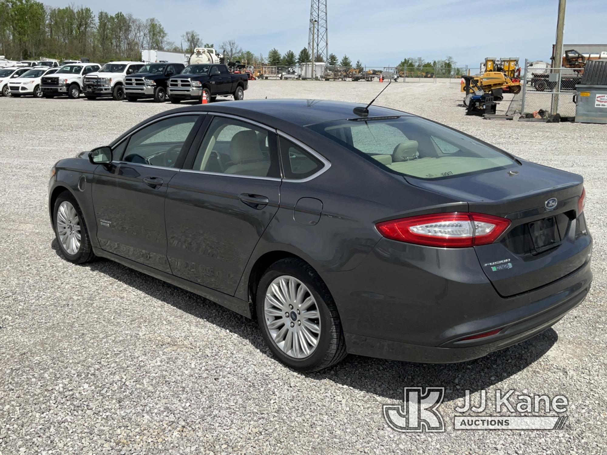 (Verona, KY) 2016 Ford Fusion Energi 4-Door Hybrid Sedan Runs & Moves) (Duke Unit