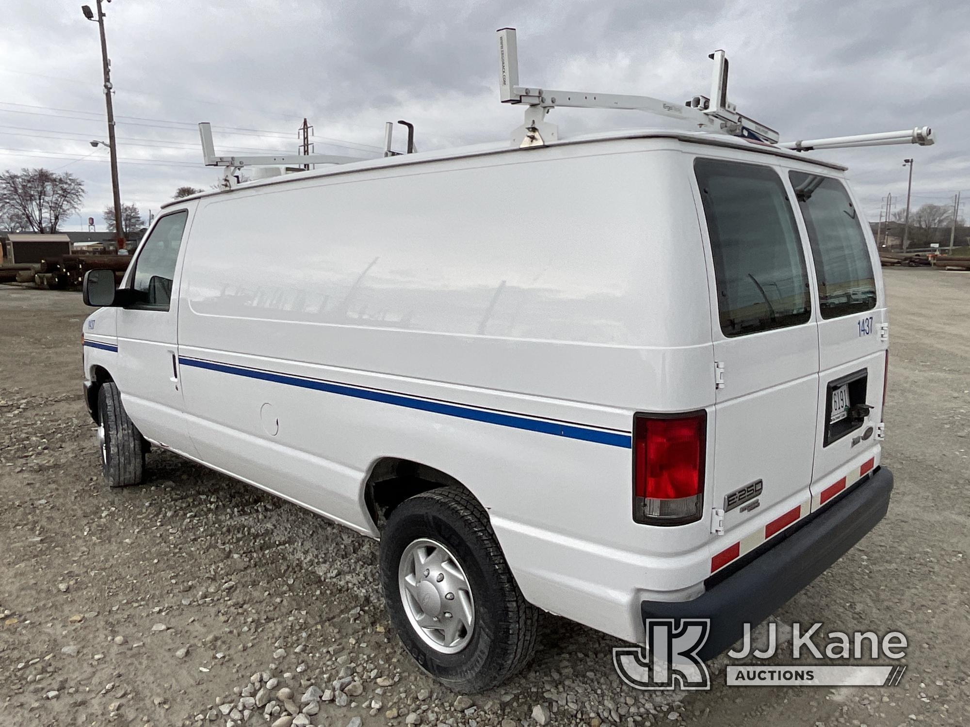 (Verona, KY) 2014 Ford E250 Cargo Van Runs & Moves) (Engine Noise, Body Damage