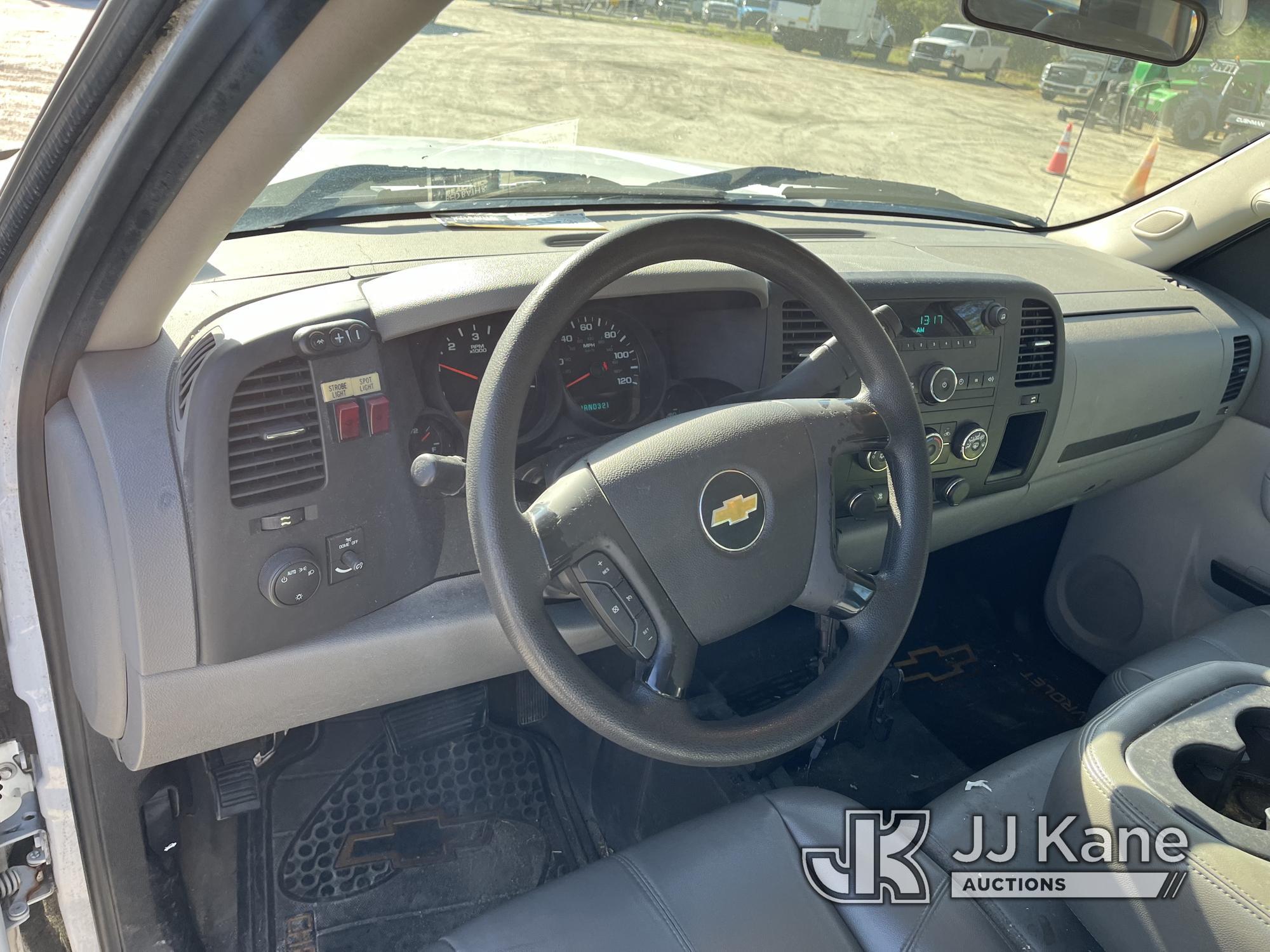 (Chester, VA) 2011 Chevrolet Silverado 1500 4x4 Extended-Cab Pickup Truck Runs & Moves