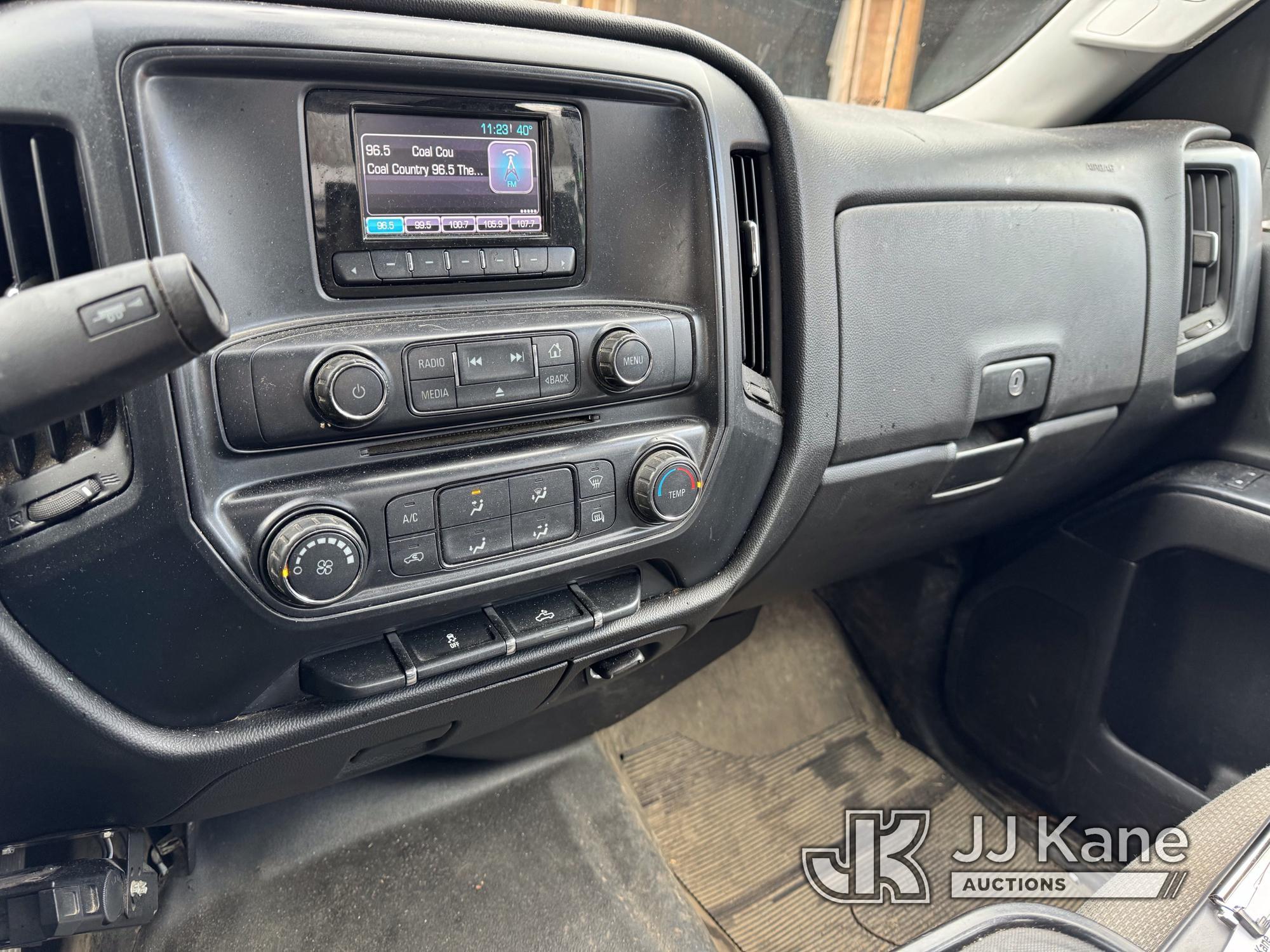 (Hanover, WV) 2015 Chevrolet Silverado 1500 4x4 Extended-Cab Pickup Truck Runs & Does Not Move) (Min