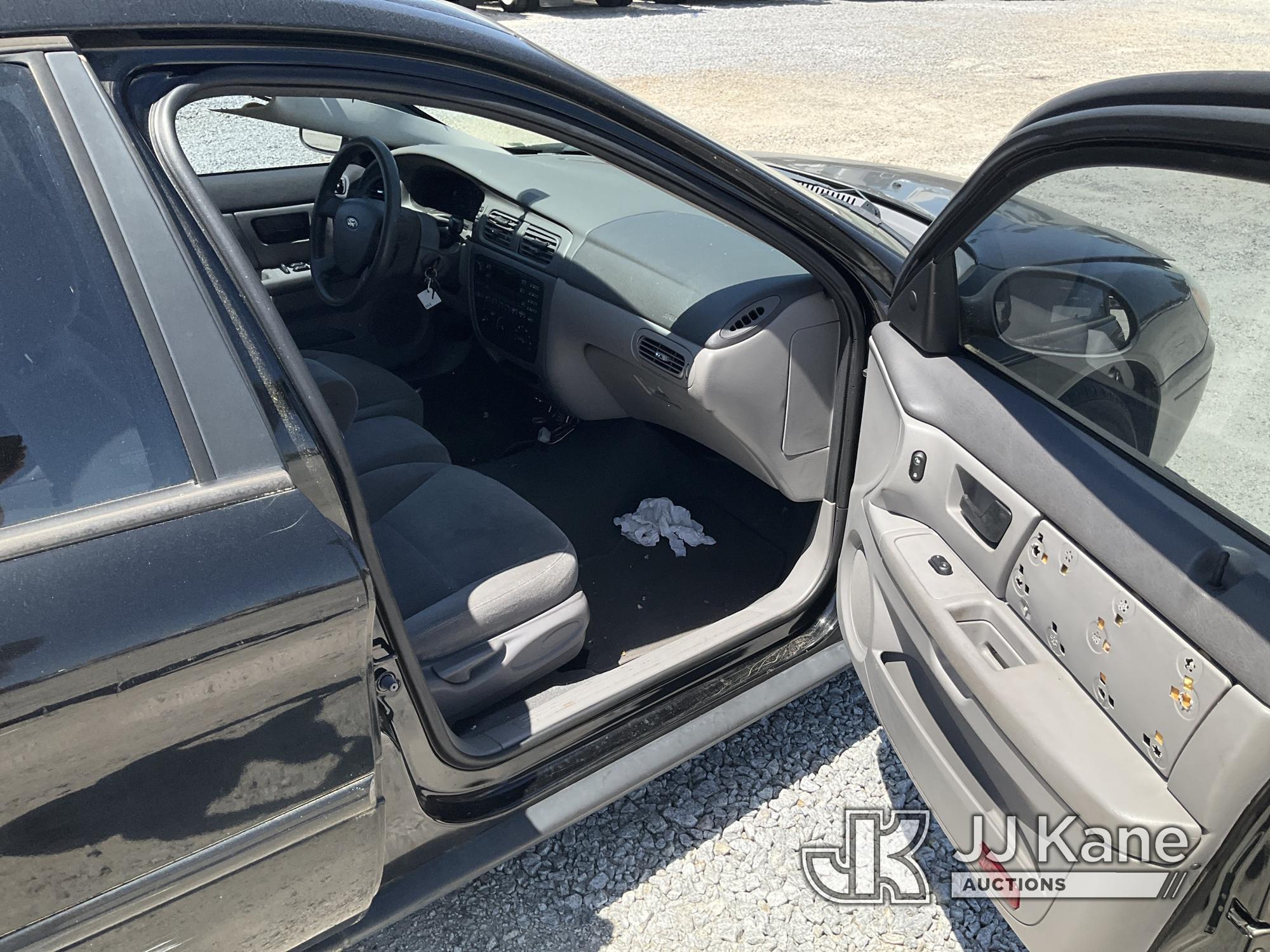 (Villa Rica, GA) 2007 Ford Taurus 4-Door Sedan Runs & Moves) (Jump To Start, Body Damage