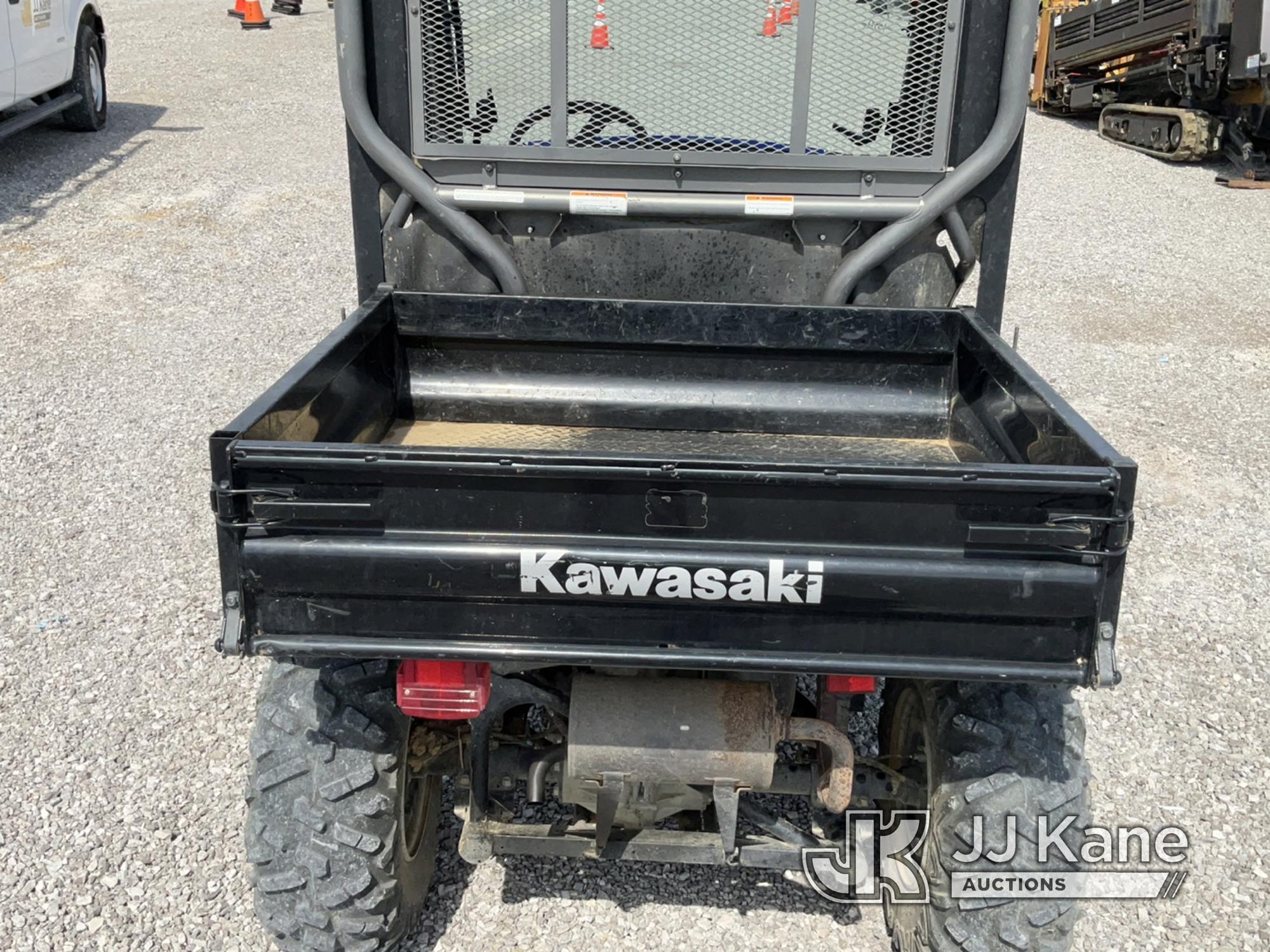 (Verona, KY) 2014 Kawasaki Mule 610 4X4 Utility Vehicle Runs & Moves) (Oil Leak