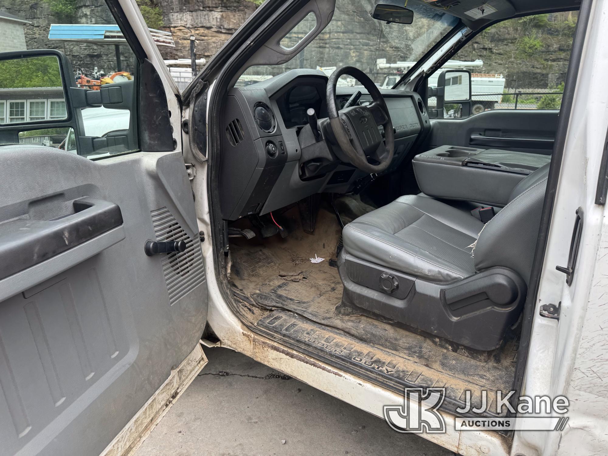 (Hanover, WV) 2015 Ford F250 4x4 Extended-Cab Pickup Truck Runs & Moves) (Jump To Start, Minor Body