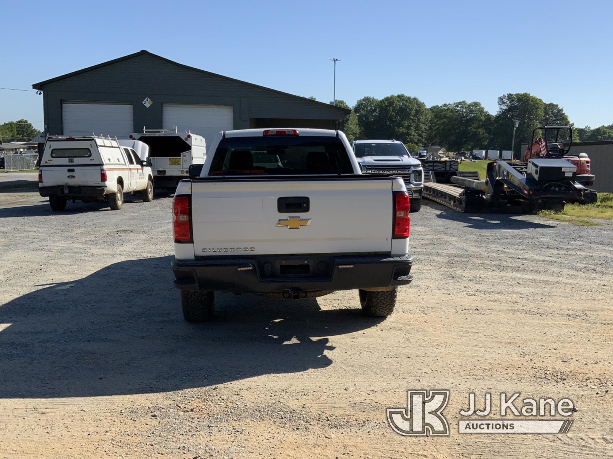 (Shelby, NC) 2018 Chevrolet Silverado 1500 4x4 Extended-Cab Pickup Truck Runs, Moves) (Major Steerin