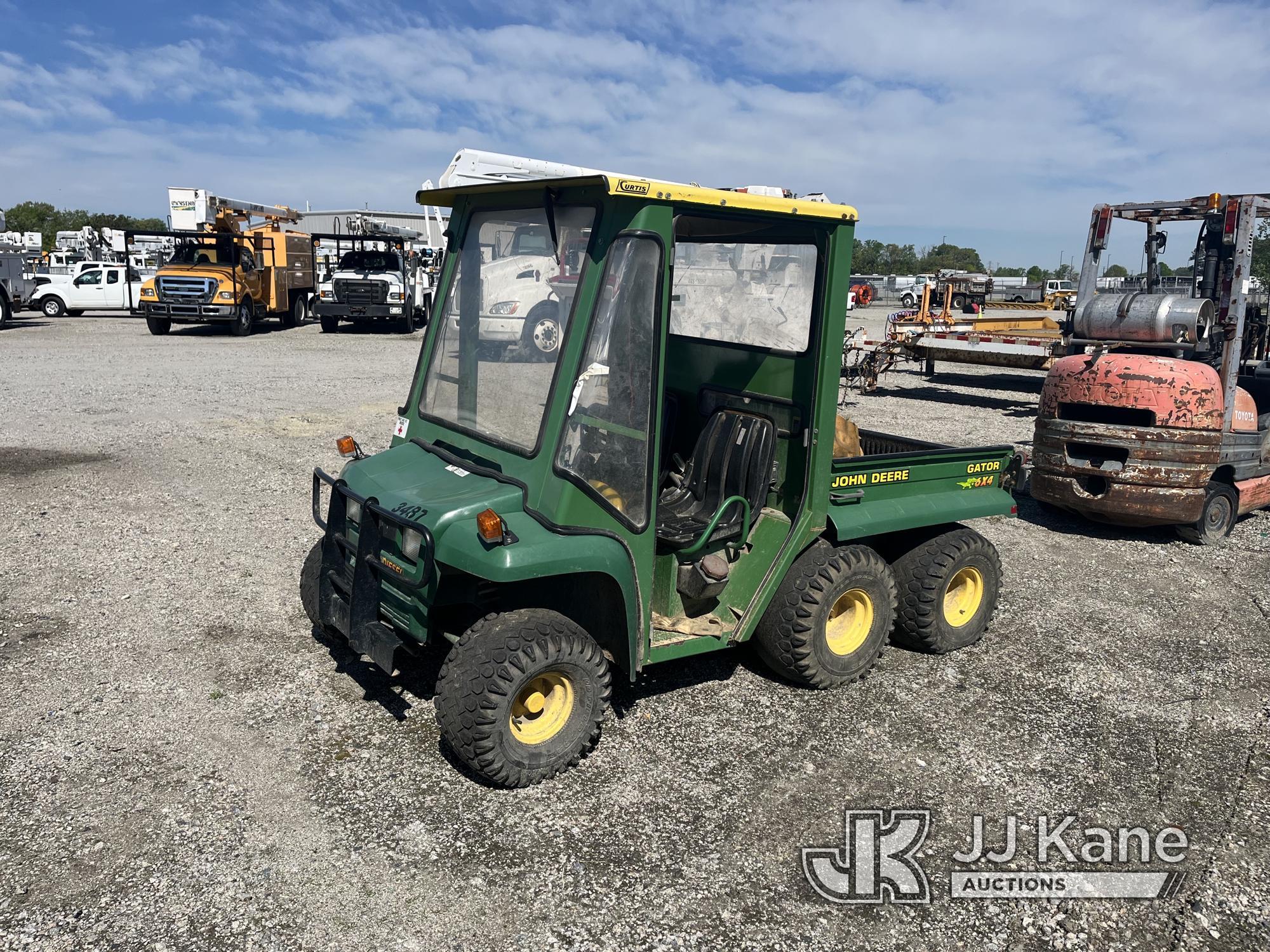 (Chester, VA) 1998 John Deere Gator T/A Utility Vehicle Not Running, Broken Battery Terminal) (Opera