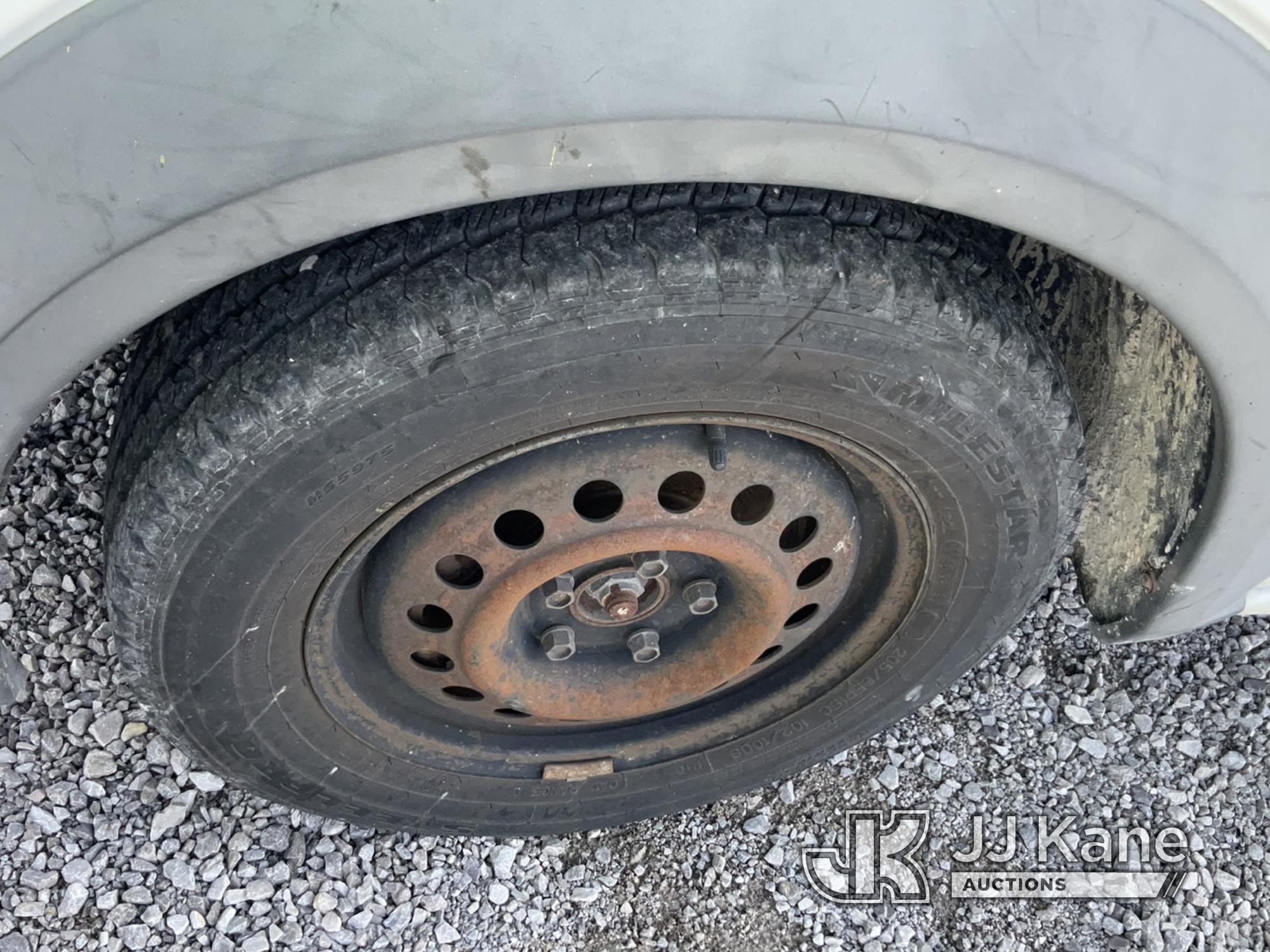 (Verona, KY) 2013 Ford Transit Connect Cargo Van Runs & Moves) (No Exhaust, Rust & Body Damage