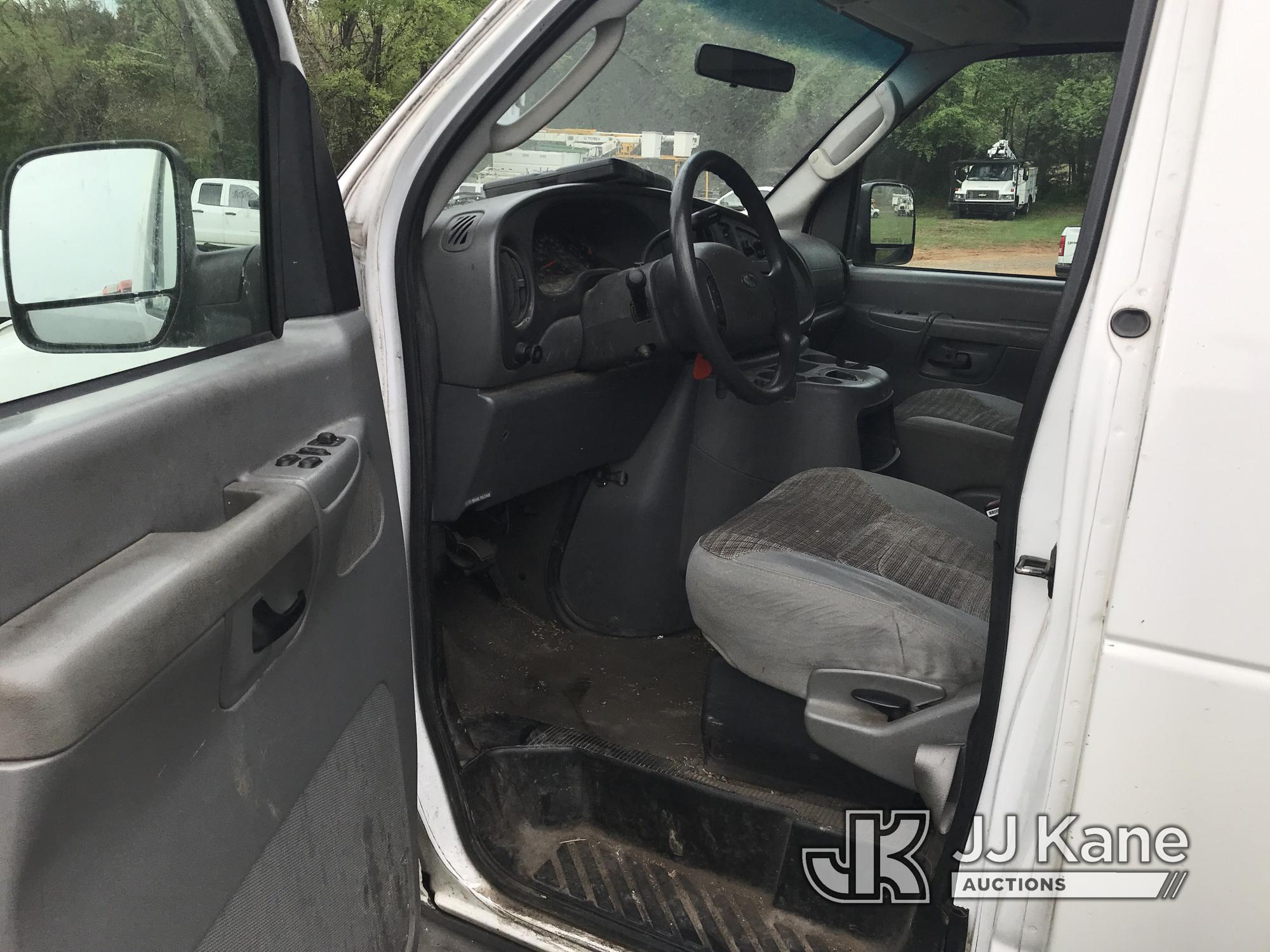 (Kodak, TN) 2004 Ford E350 Passenger Van Runs & Moves) (