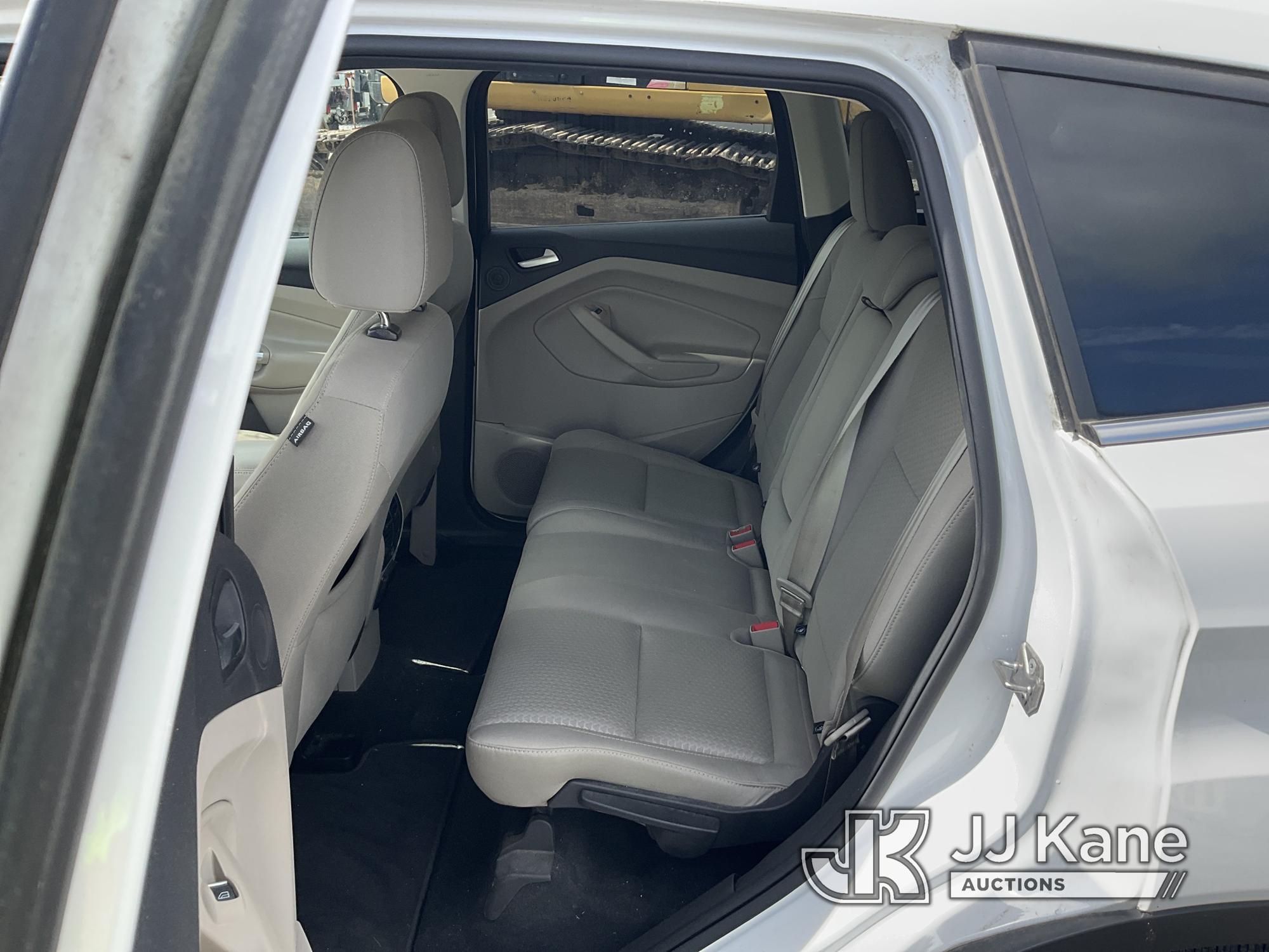 (Verona, KY) 2017 Ford Escape 4x4 4-Door Sport Utility Vehicle Runs & Moves) (Interior Door Handle B