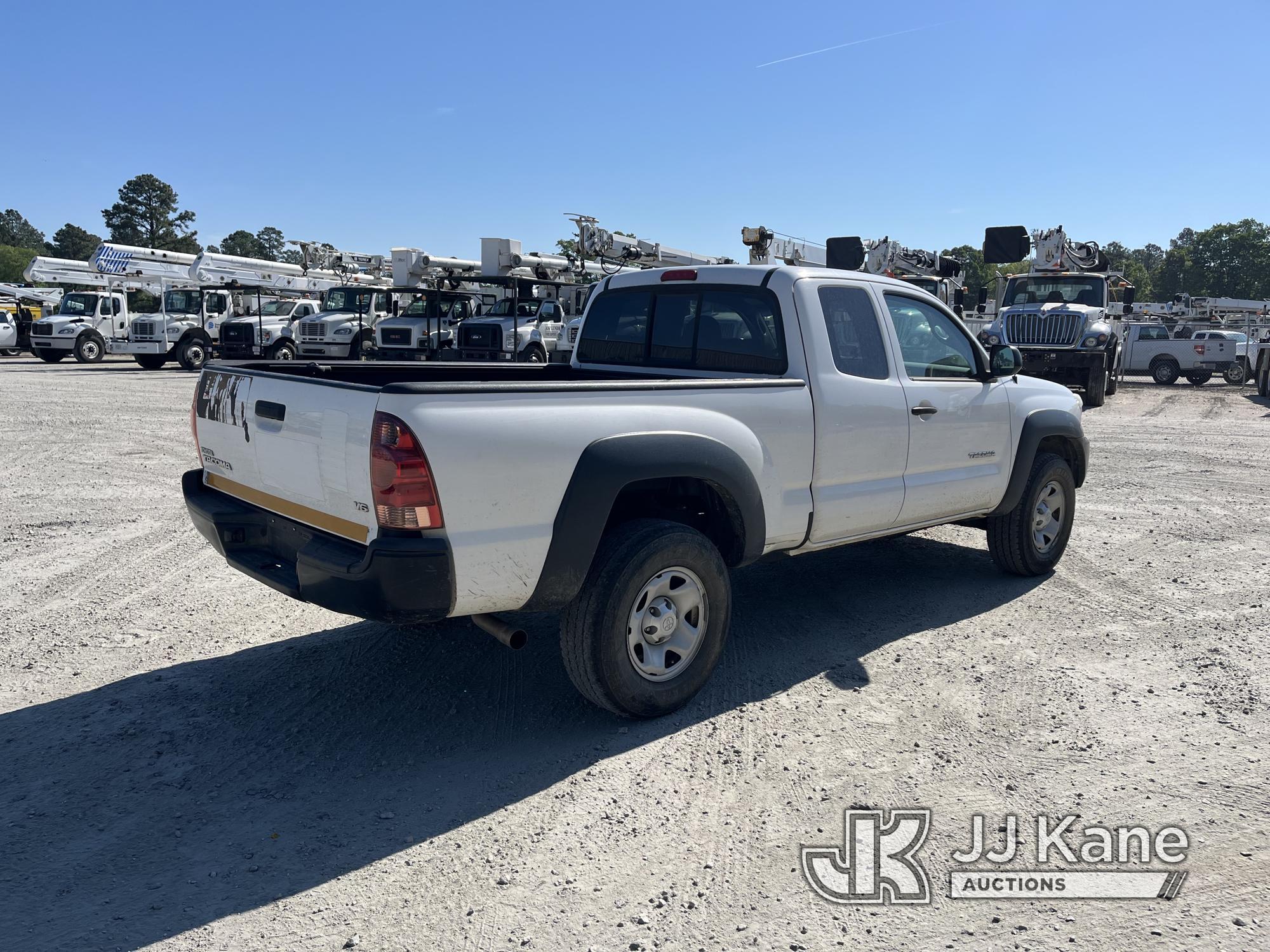 (Chester, VA) 2015 Toyota Tacoma 4x4 Extended-Cab Pickup Truck Runs & Moves