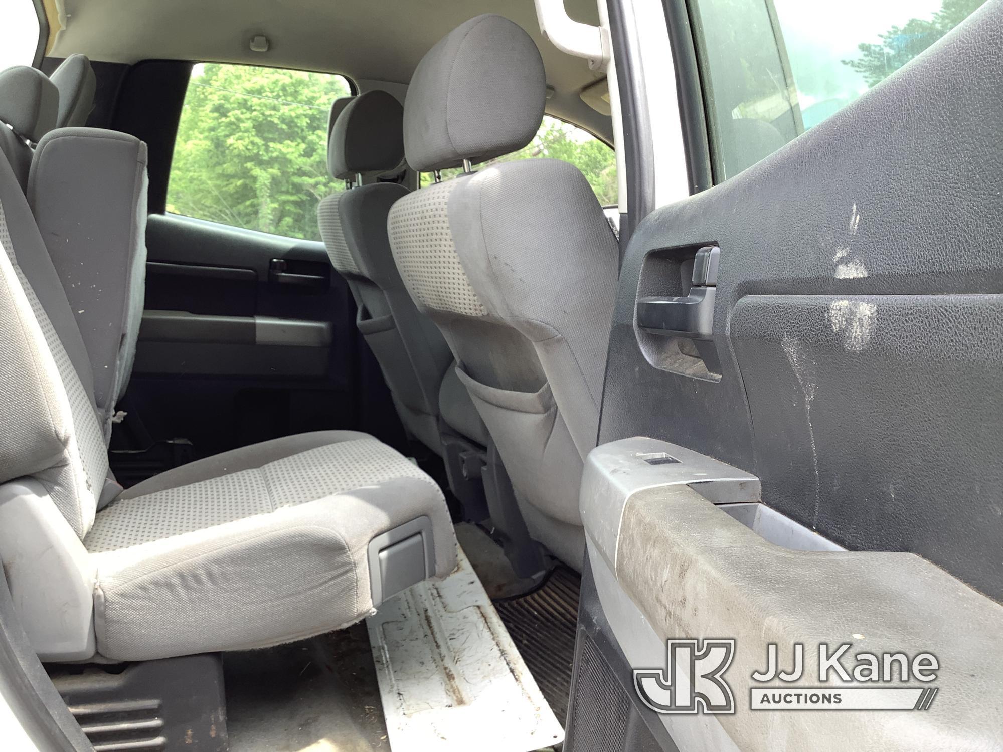 (Graysville, AL) 2008 Toyota Tundra 4x4 Crew-Cab Pickup Truck Runs & Moves) (Jump To Start,  Cracked