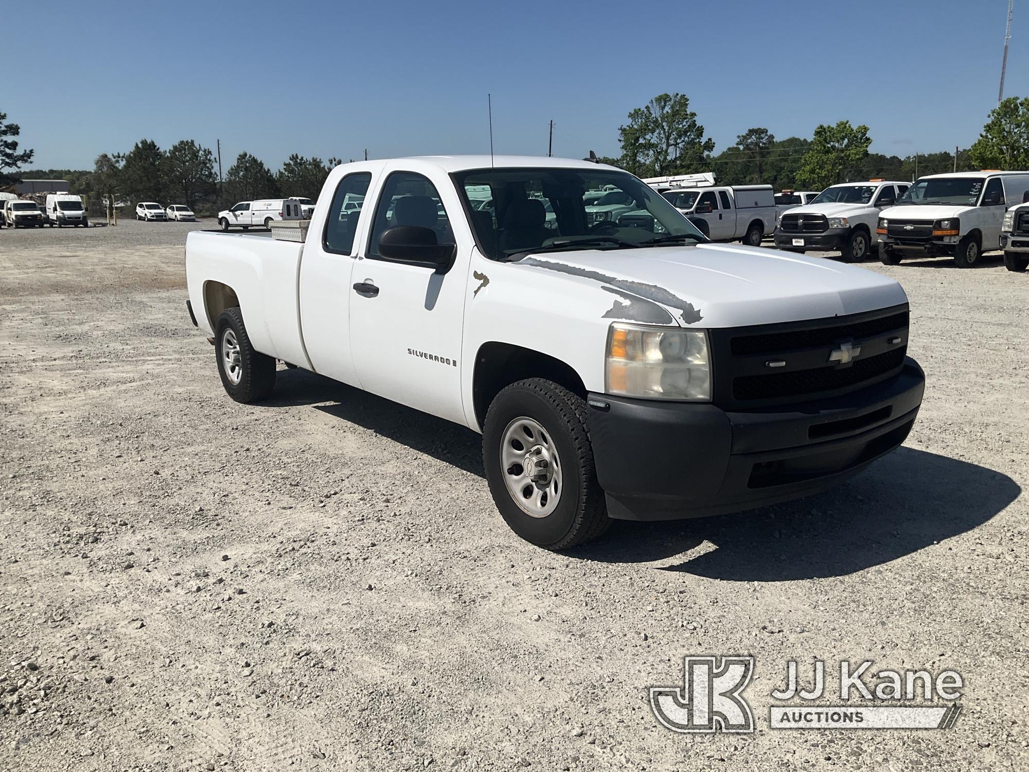 (Villa Rica, GA) 2009 Chevrolet Silverado 1500 Extended-Cab Pickup Truck Runs & Moves) (Body Damage