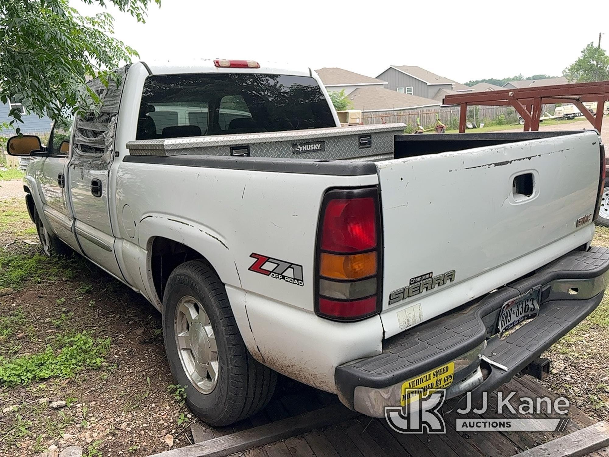 (Austin, TX) 2006 GMC Sierra 1500 4x4 Crew-Cab Pickup Truck Not Running, Condition Unknown) (Missing