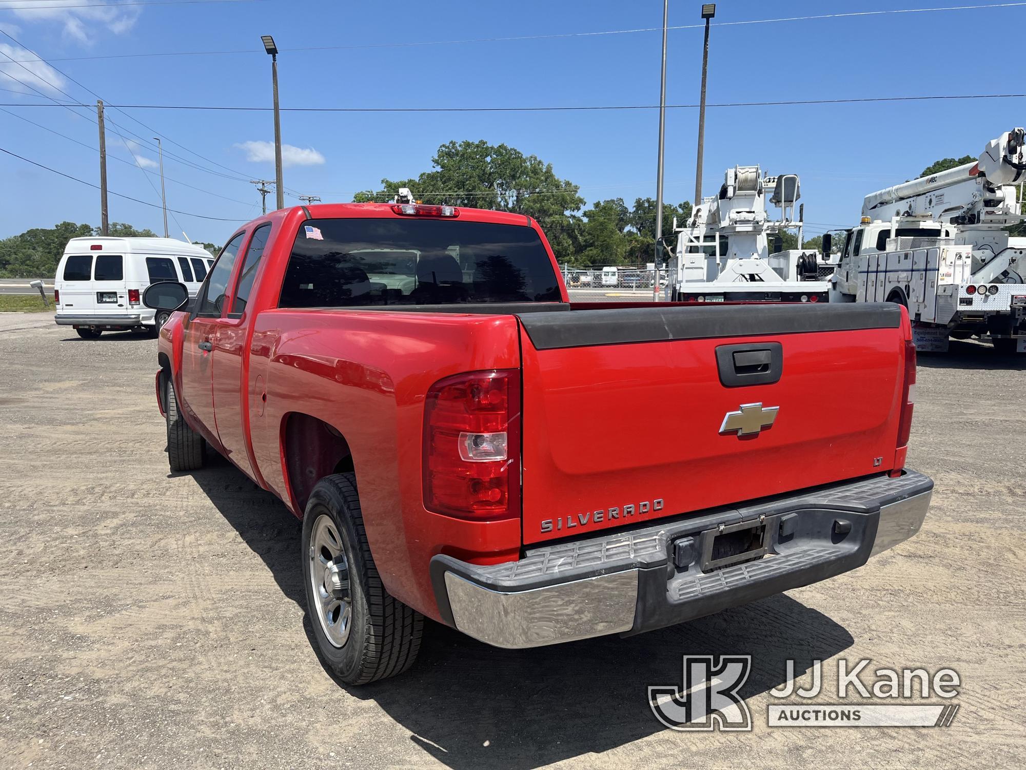 (Tampa, FL) 2007 Chevrolet Silverado 1500 Crew-Cab Pickup Truck Runs & Moves) (Body Damage, passenge