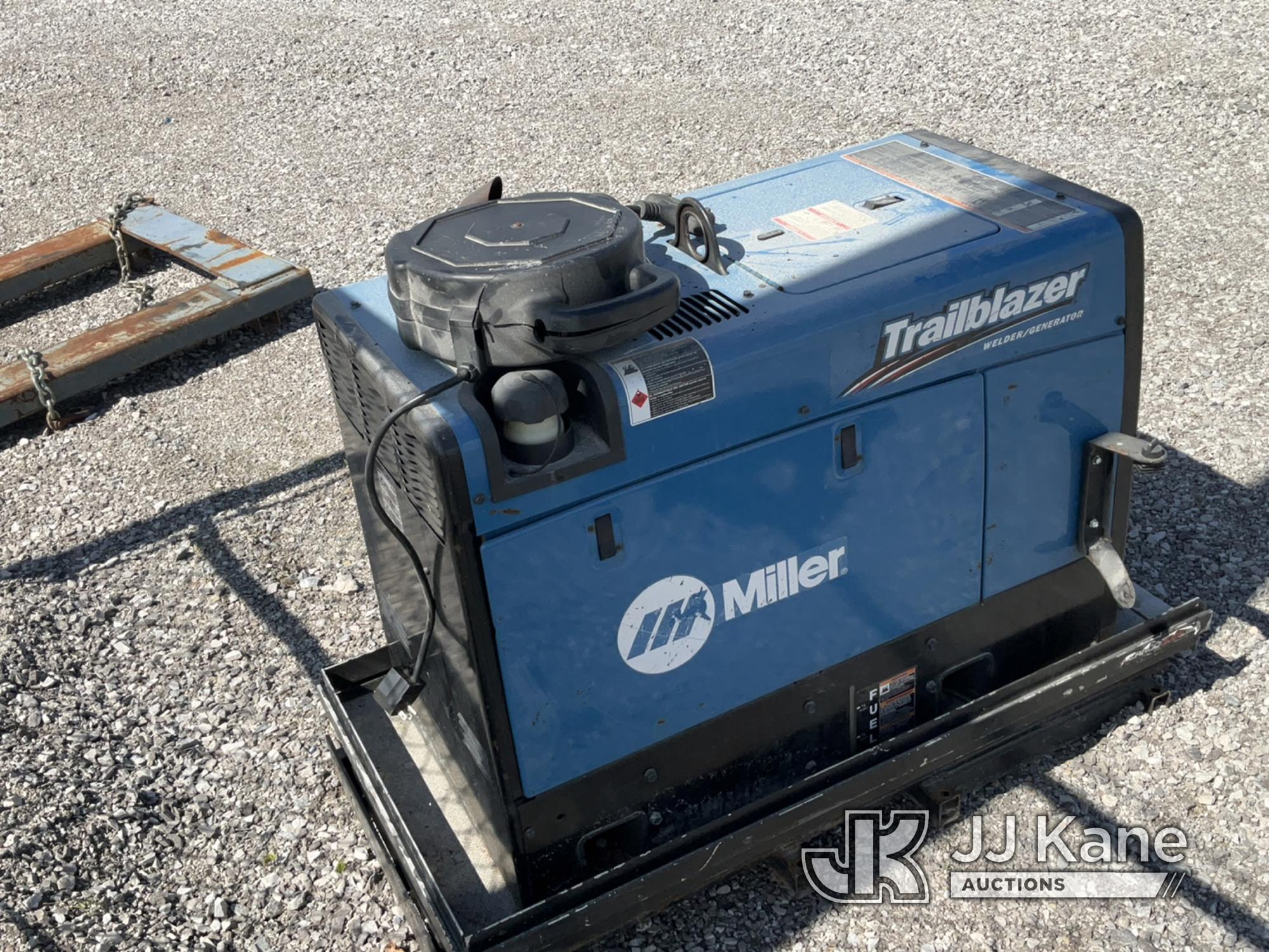 (Verona, KY) 2016 Miller Trailblazer 325EFI DC Welder/ 12000 Watt Generator Runs) (Operational Condi