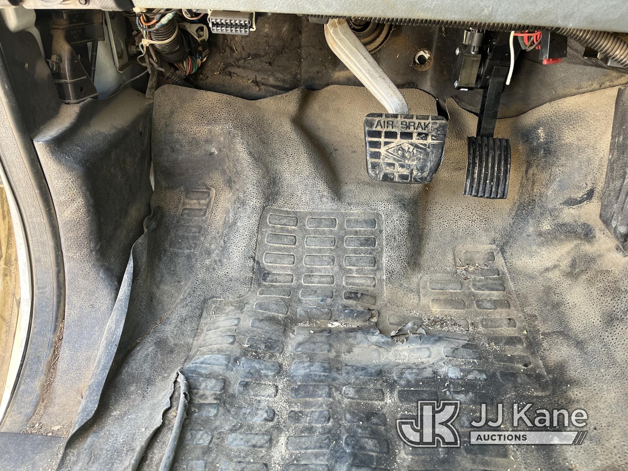 (Chester, VA) Petersen TL3, Grappleboom Crane mounted behind cab on 2015 Ford F750 Dump Debris Truck