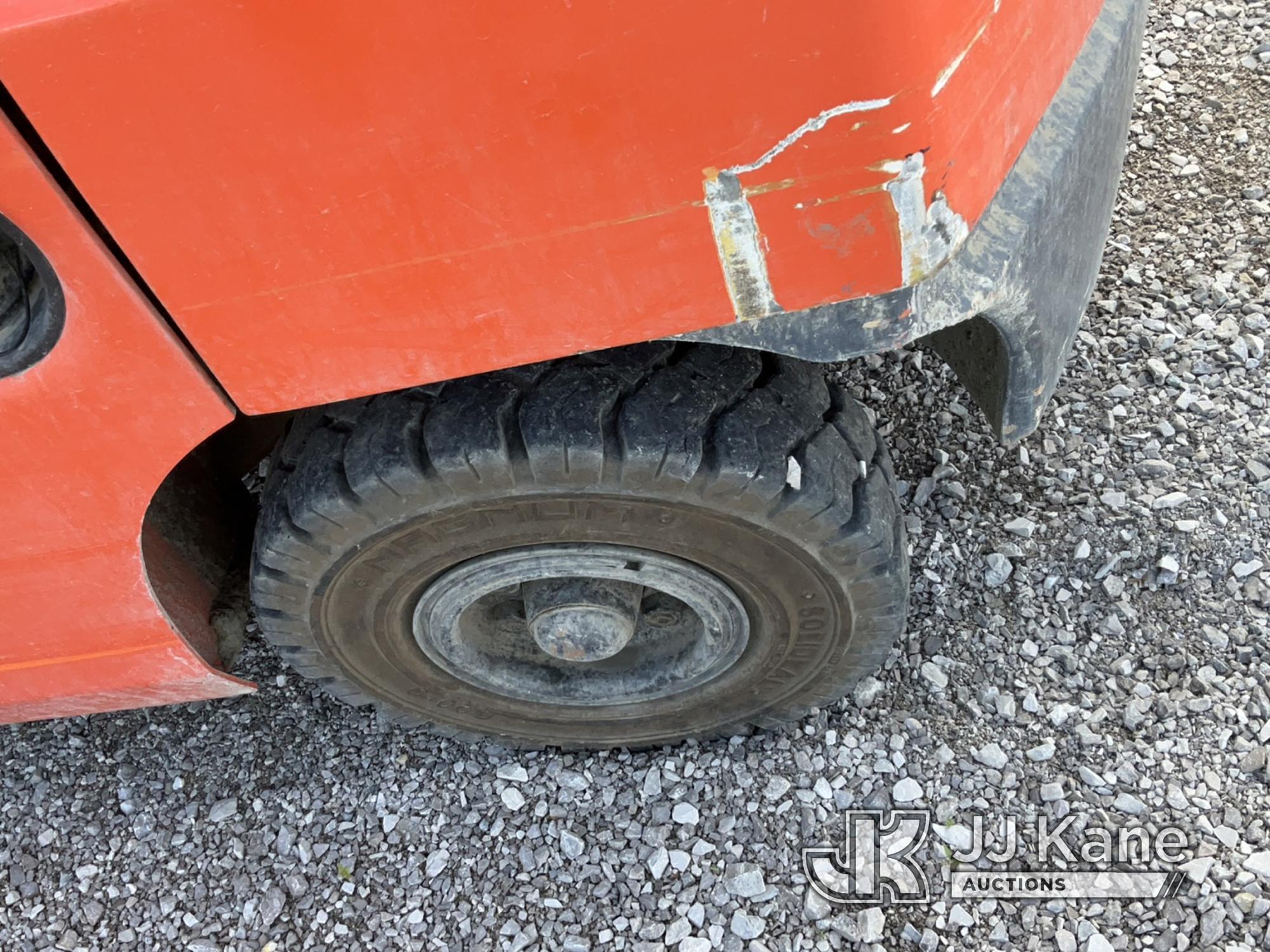 (Verona, KY) 2013 Toyota 8FGU25 Rubber Tired Forklift Runs, Moves & Operates) (BUYER MUST LOAD