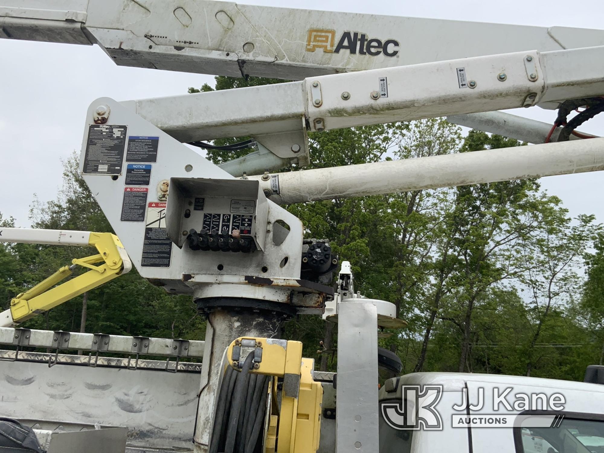 (New Tazewell, TN) Altec AT37G, Articulating & Telescopic Bucket Truck mounted behind cab on 2009 Fo