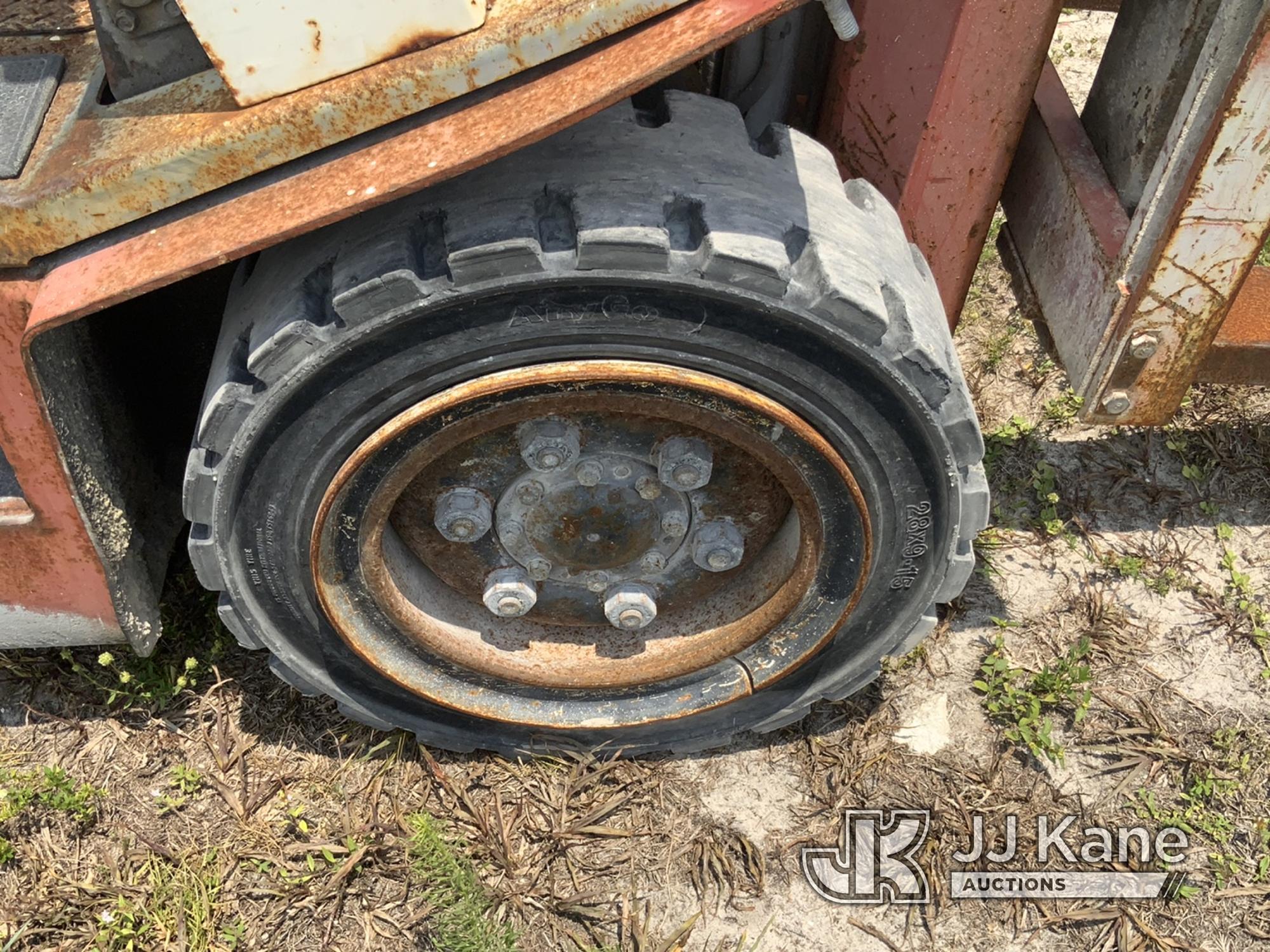 (Westlake, FL) 1990 Nissan M-C607 Pneumatic Tired Forklift Runs, Moves and Operates) (LPG Tank Inclu