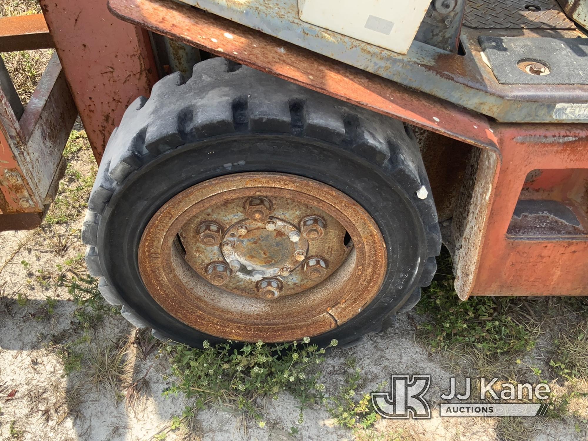 (Westlake, FL) 1990 Nissan M-C607 Pneumatic Tired Forklift Runs, Moves and Operates) (LPG Tank Inclu