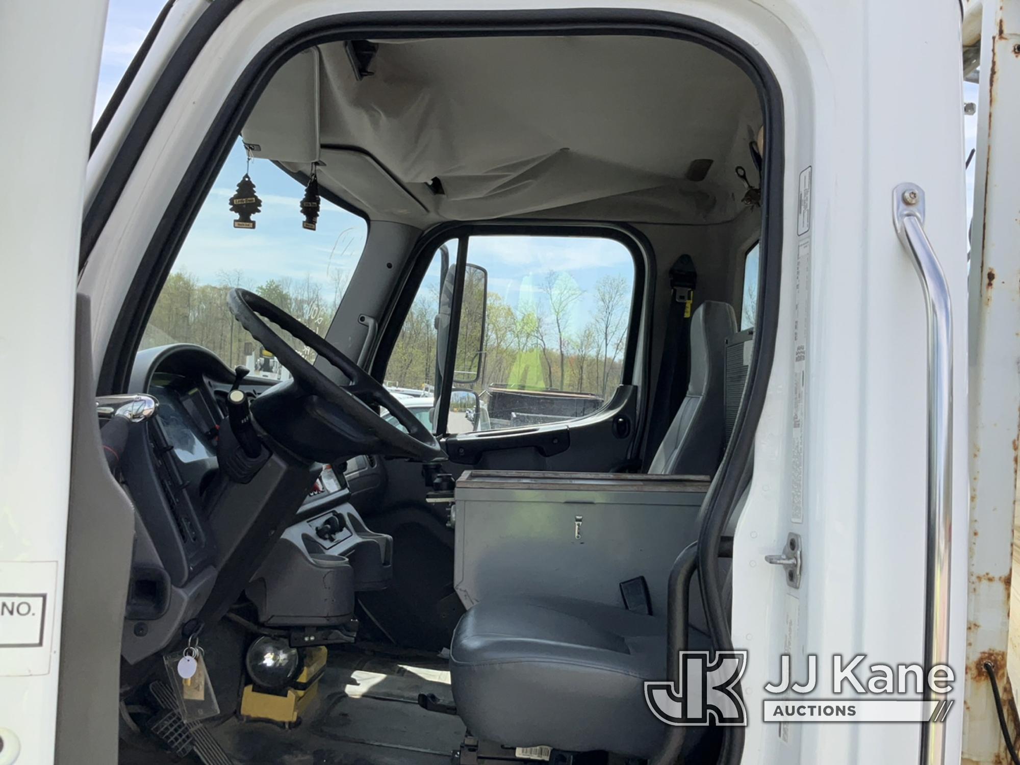 (Verona, KY) Altec AA55-MH, Material Handling Bucket Truck rear mounted on 2011 Freightliner M2 106