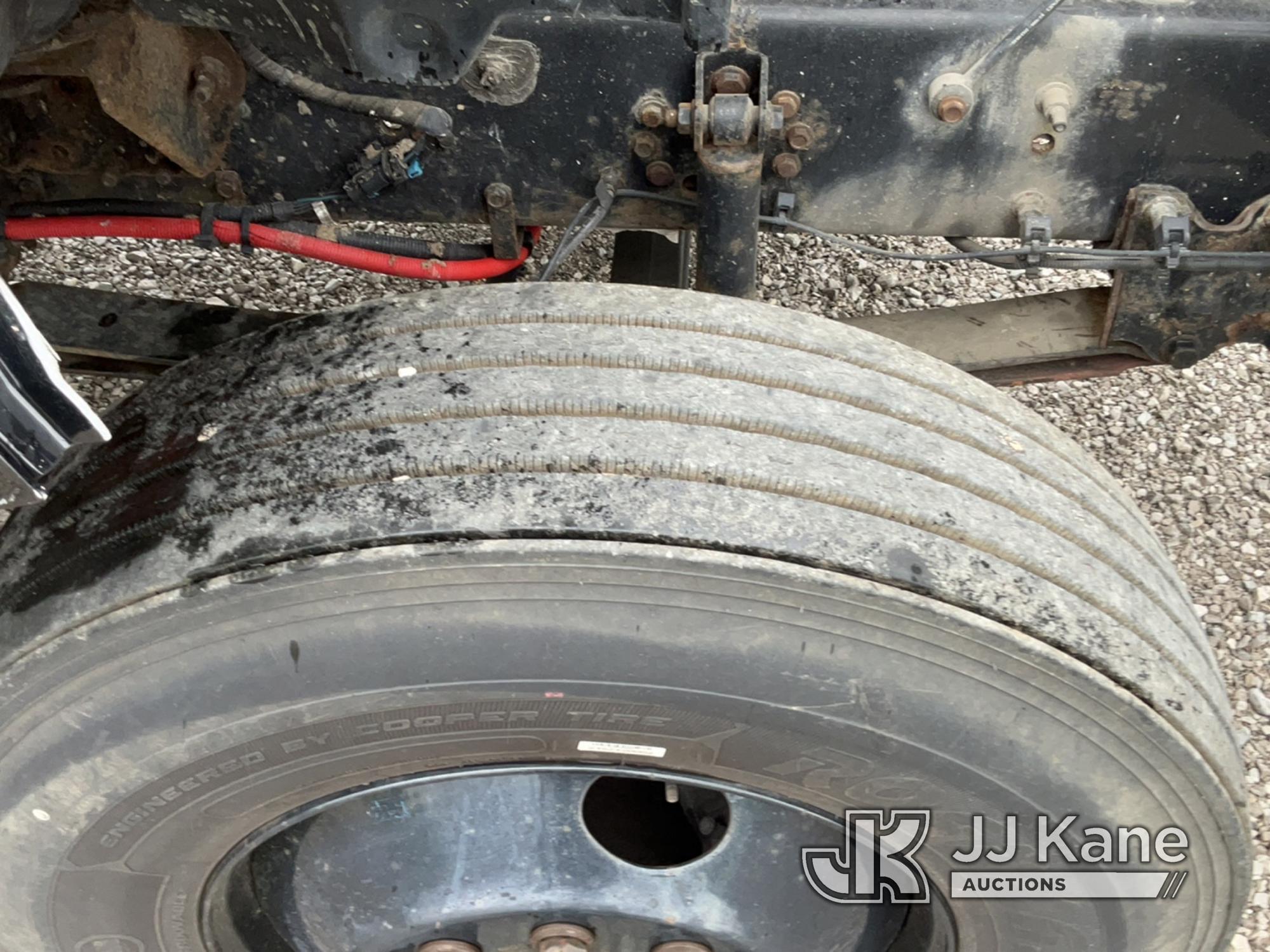 (Verona, KY) 2015 Ford F650 Chipper Dump Truck Runs & Moves) (Dump Will Not Operate Lever Frozen, No