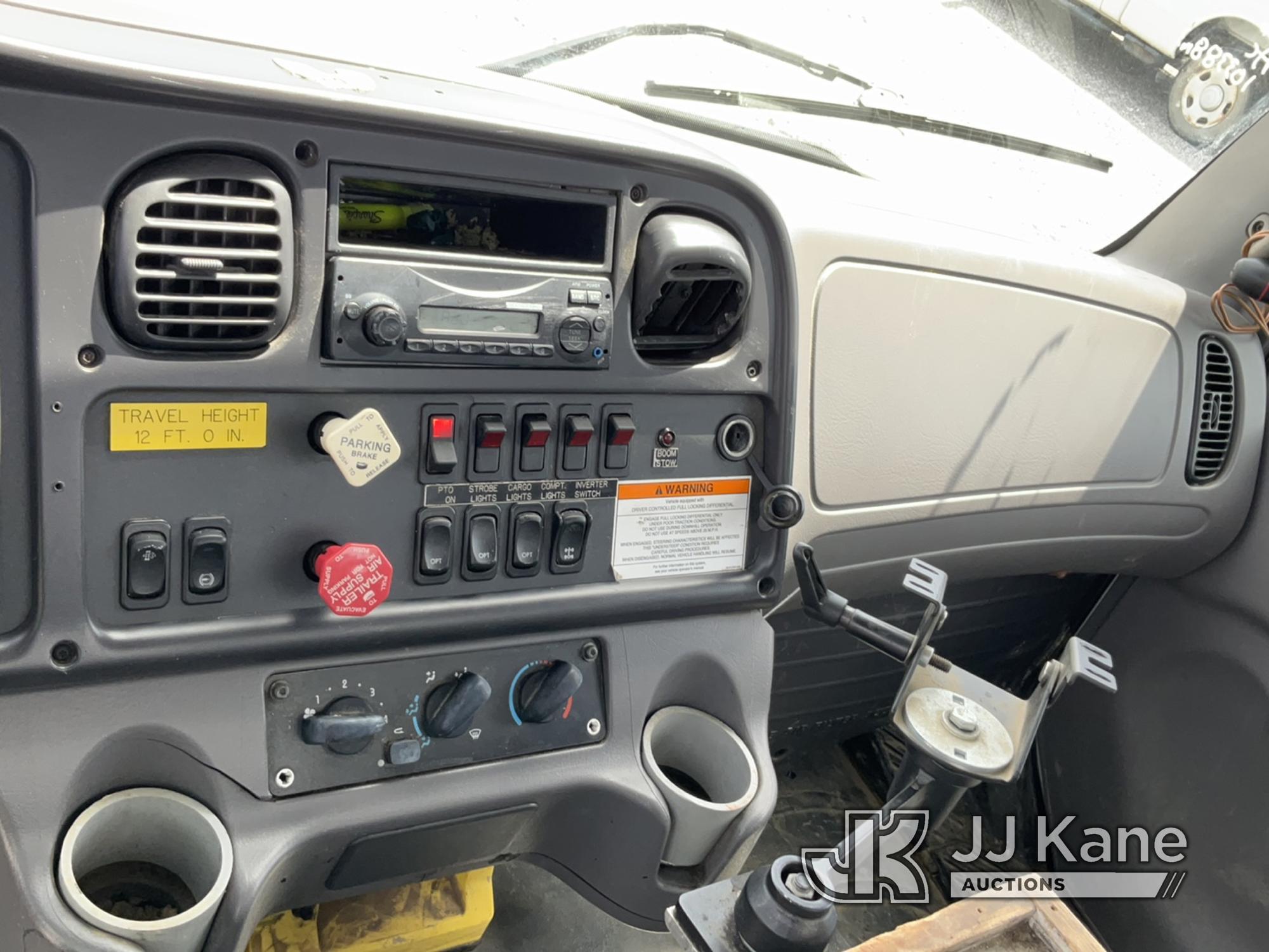 (Verona, KY) Altec AA55-MH, Material Handling Bucket Truck rear mounted on 2011 Freightliner M2 106