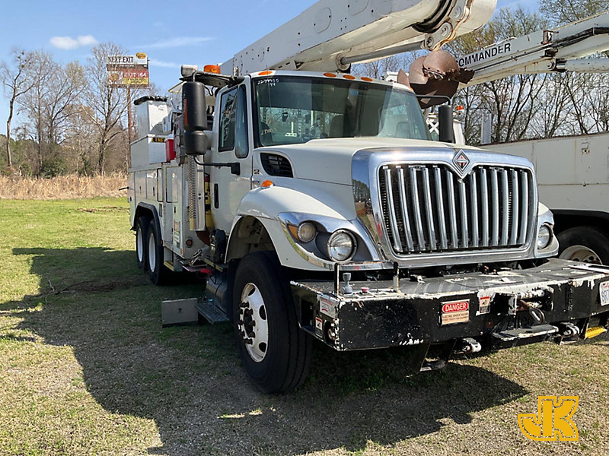 (Florence, SC) Altec AM55-MH, Over-Center Material Handling Bucket Truck rear mounted on 2008 Intern