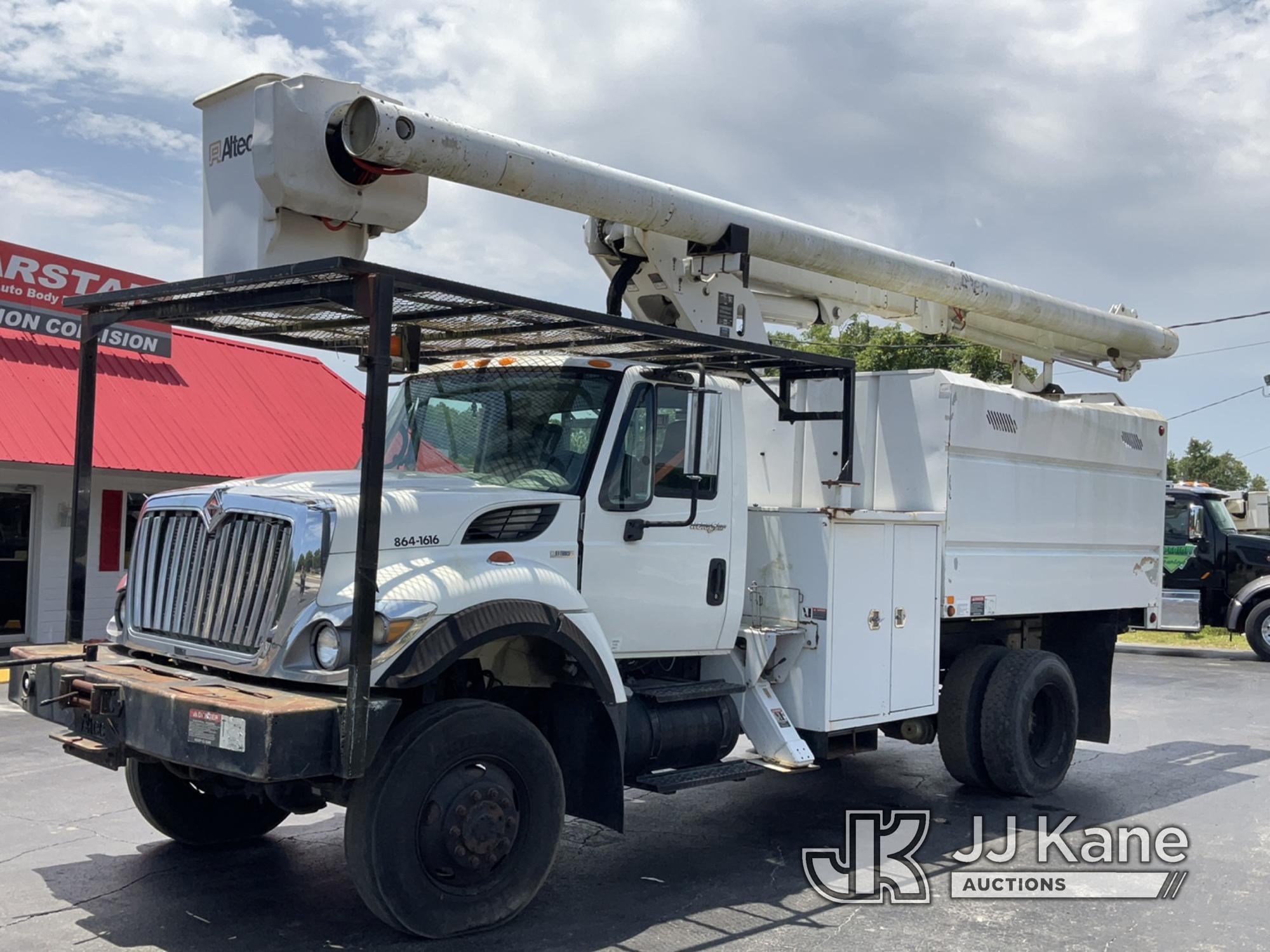 (Ocala, FL) Altec LRV58, Over-Center Bucket Truck mounted behind cab on 2011 International 7400 4x4